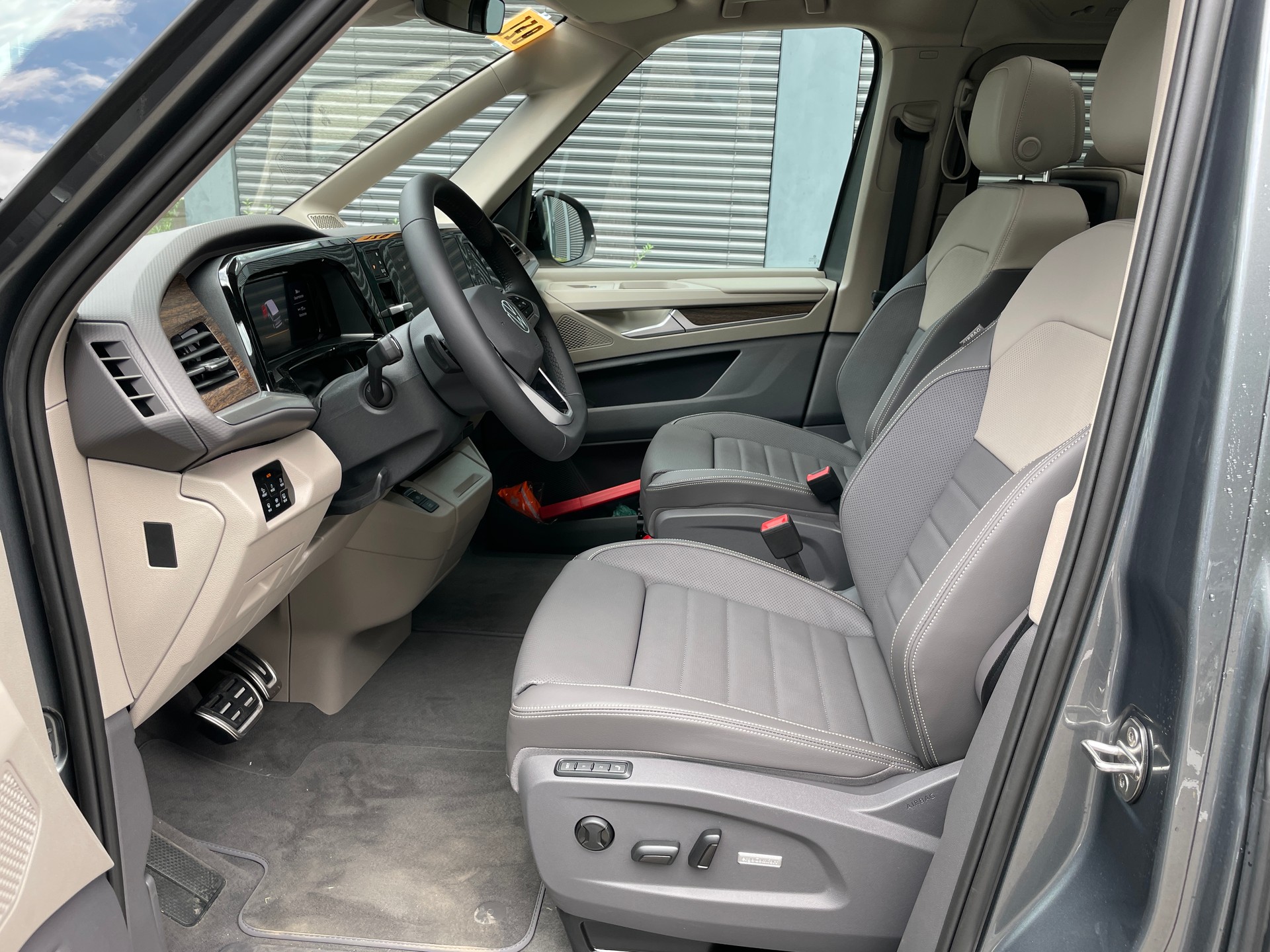 VW Multivan 1.5 eHybrid Style Lang DSG 4Motion mit AHK-image-16