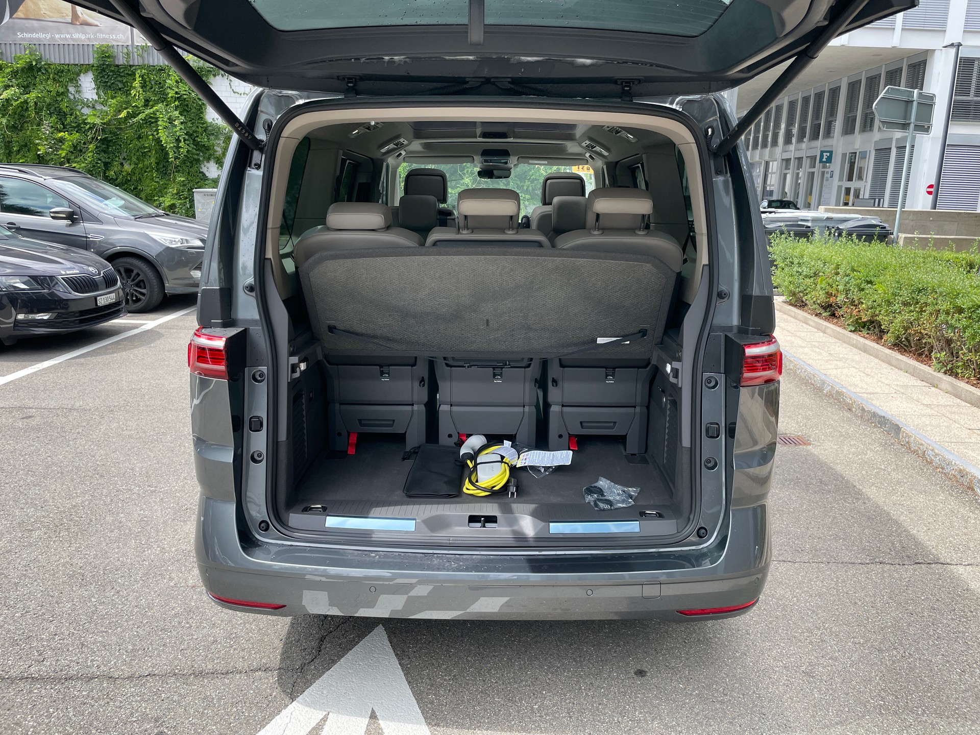 VW Multivan 1.5 eHybrid Style Lang DSG 4Motion mit AHK-image-4