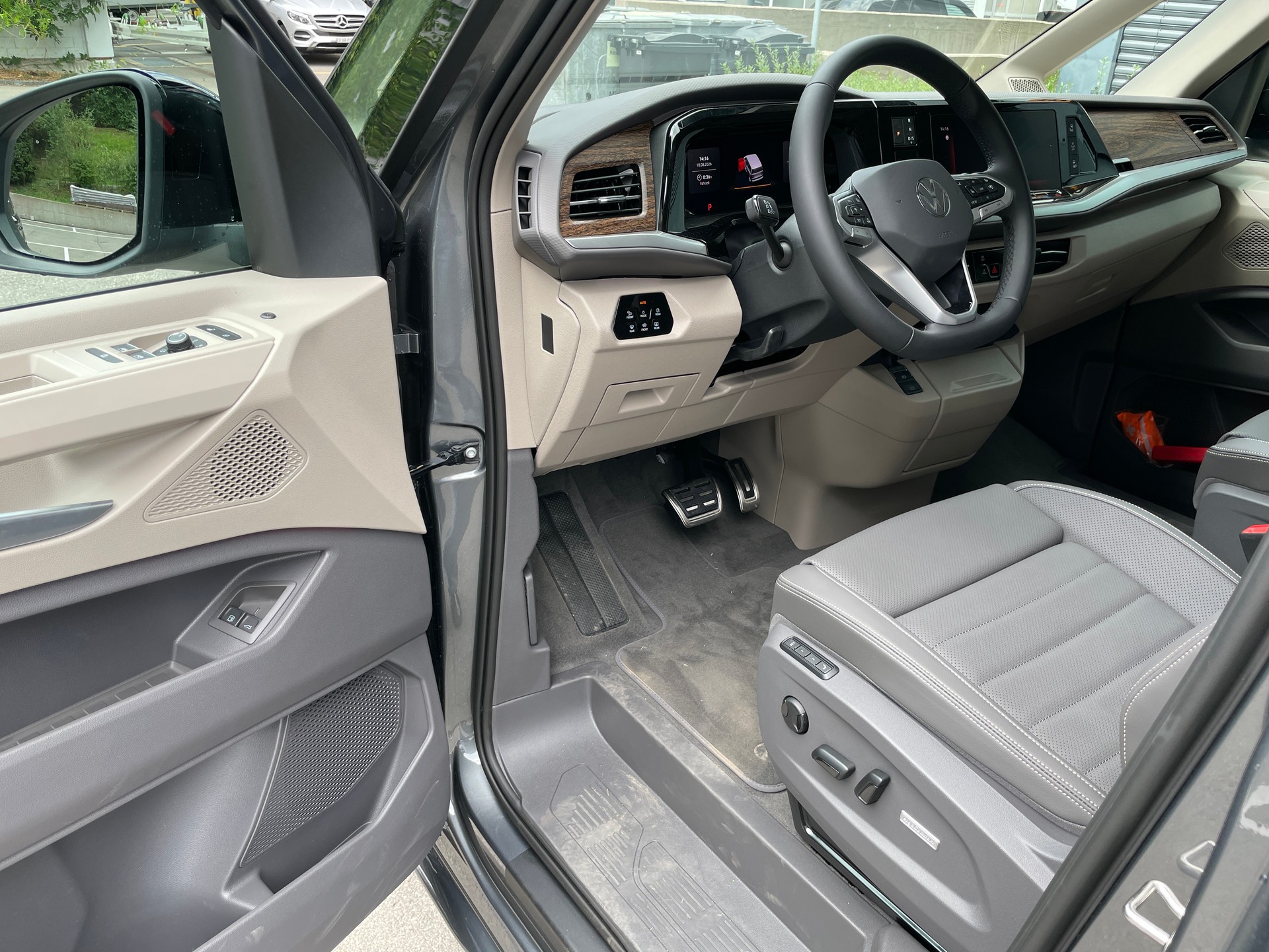 VW Multivan 1.5 eHybrid Style Lang DSG 4Motion mit AHK-image-15