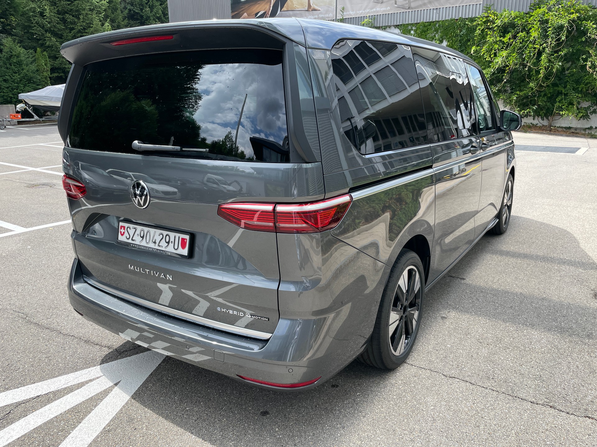 VW Multivan 1.5 eHybrid Style Lang DSG 4Motion mit AHK-image-8
