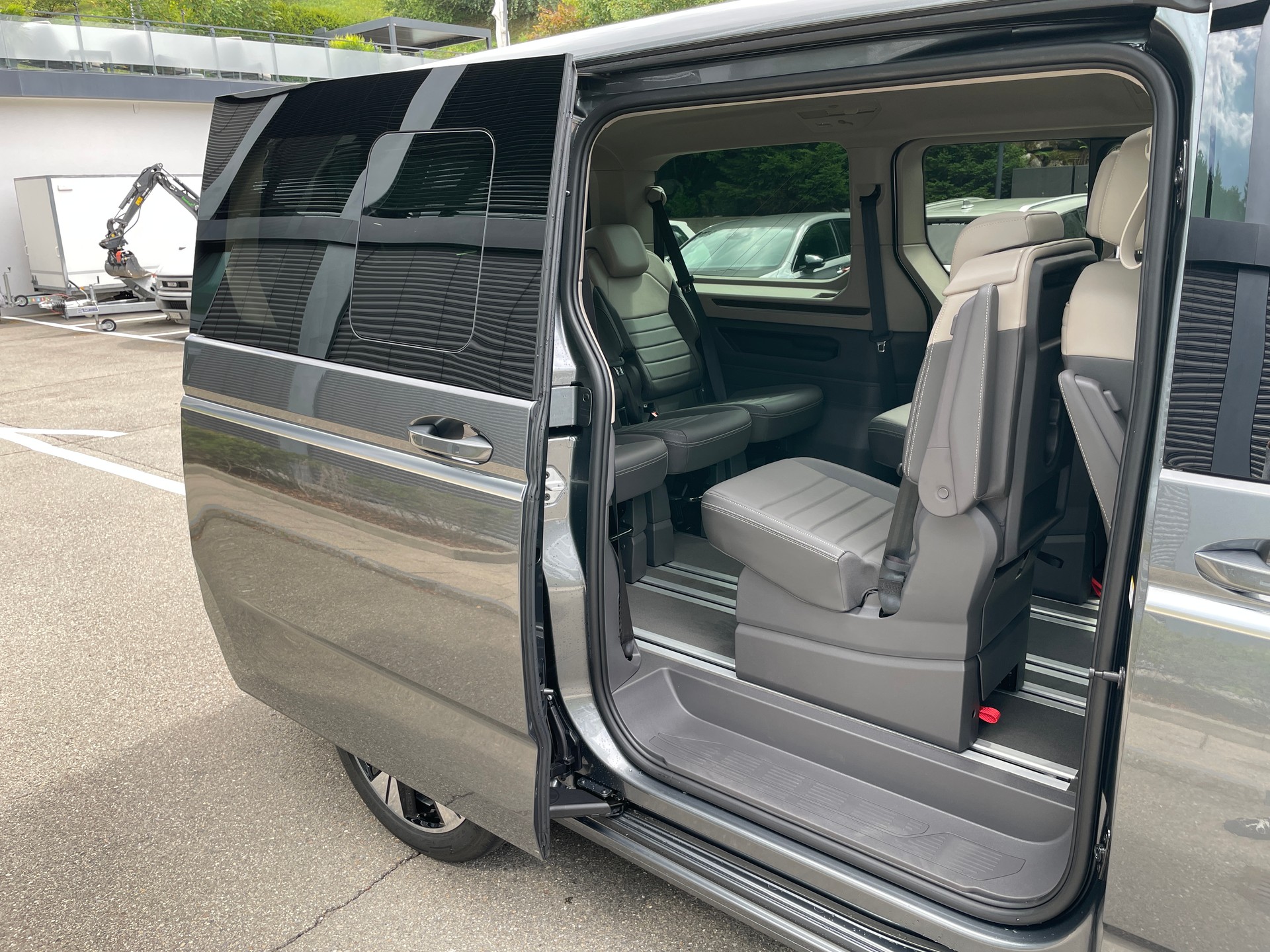VW Multivan 1.5 eHybrid Style Lang DSG 4Motion mit AHK-image-11