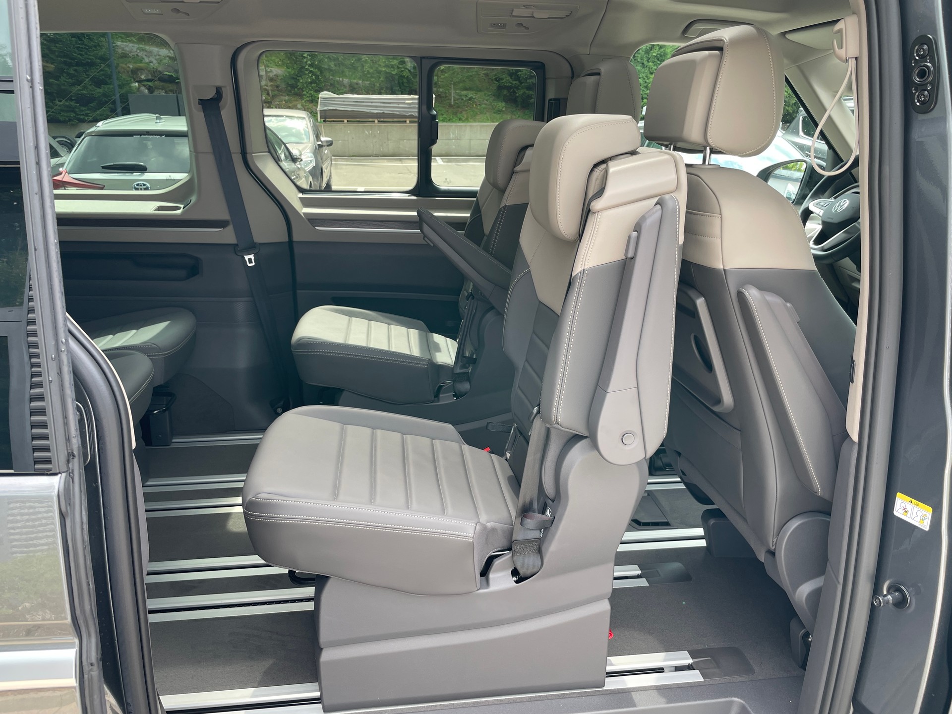 VW Multivan 1.5 eHybrid Style Lang DSG 4Motion mit AHK-image-12