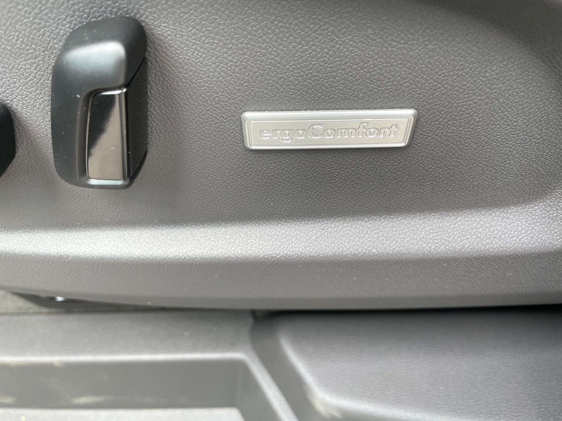 VW Multivan 1.5 eHybrid Style Lang DSG 4Motion mit AHK-image-18