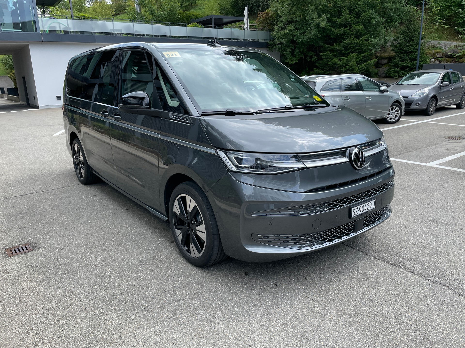 VW Multivan 1.5 eHybrid Style Lang DSG 4Motion mit AHK-image-10
