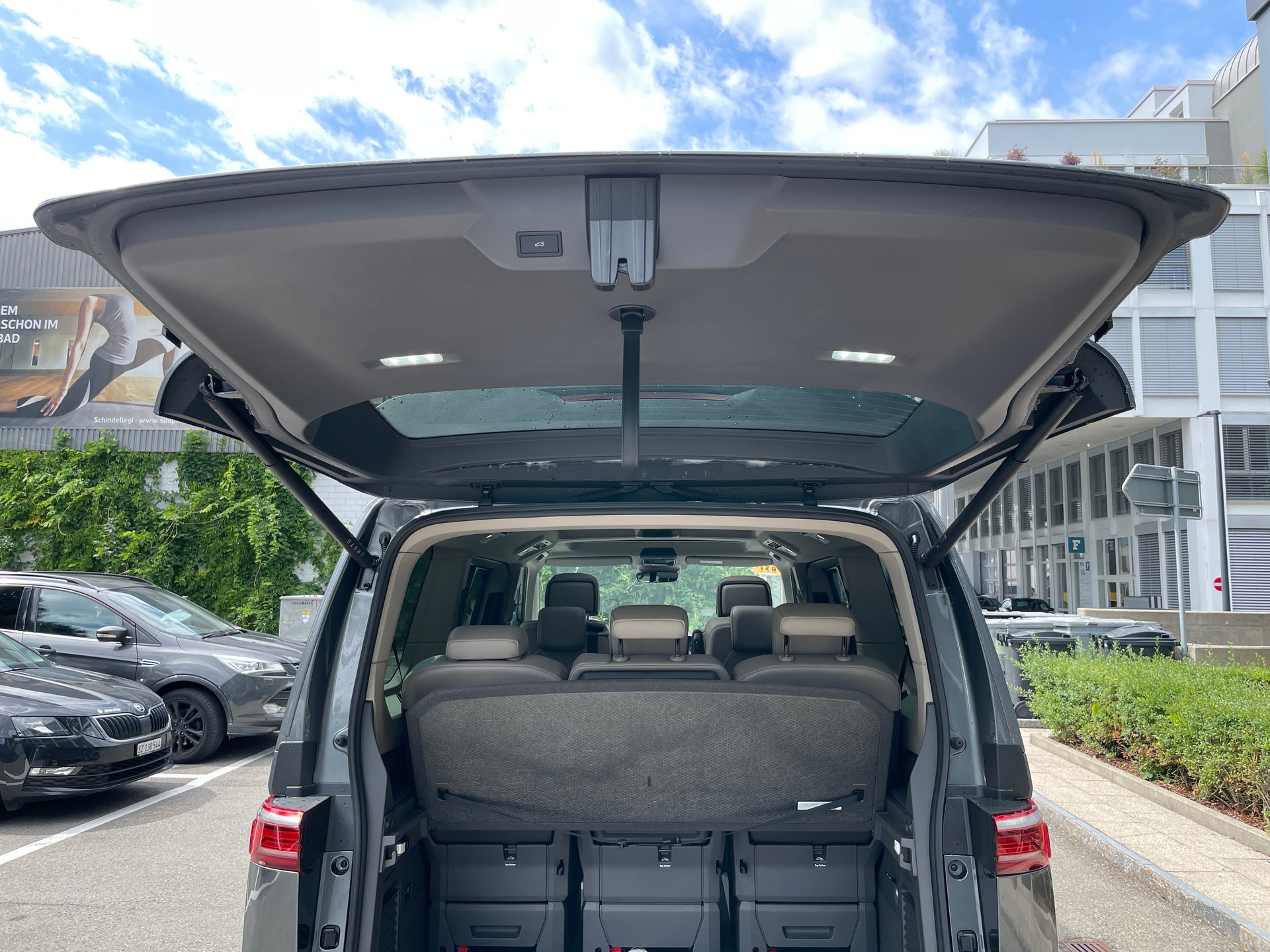 VW Multivan 1.5 eHybrid Style Lang DSG 4Motion mit AHK-image-5