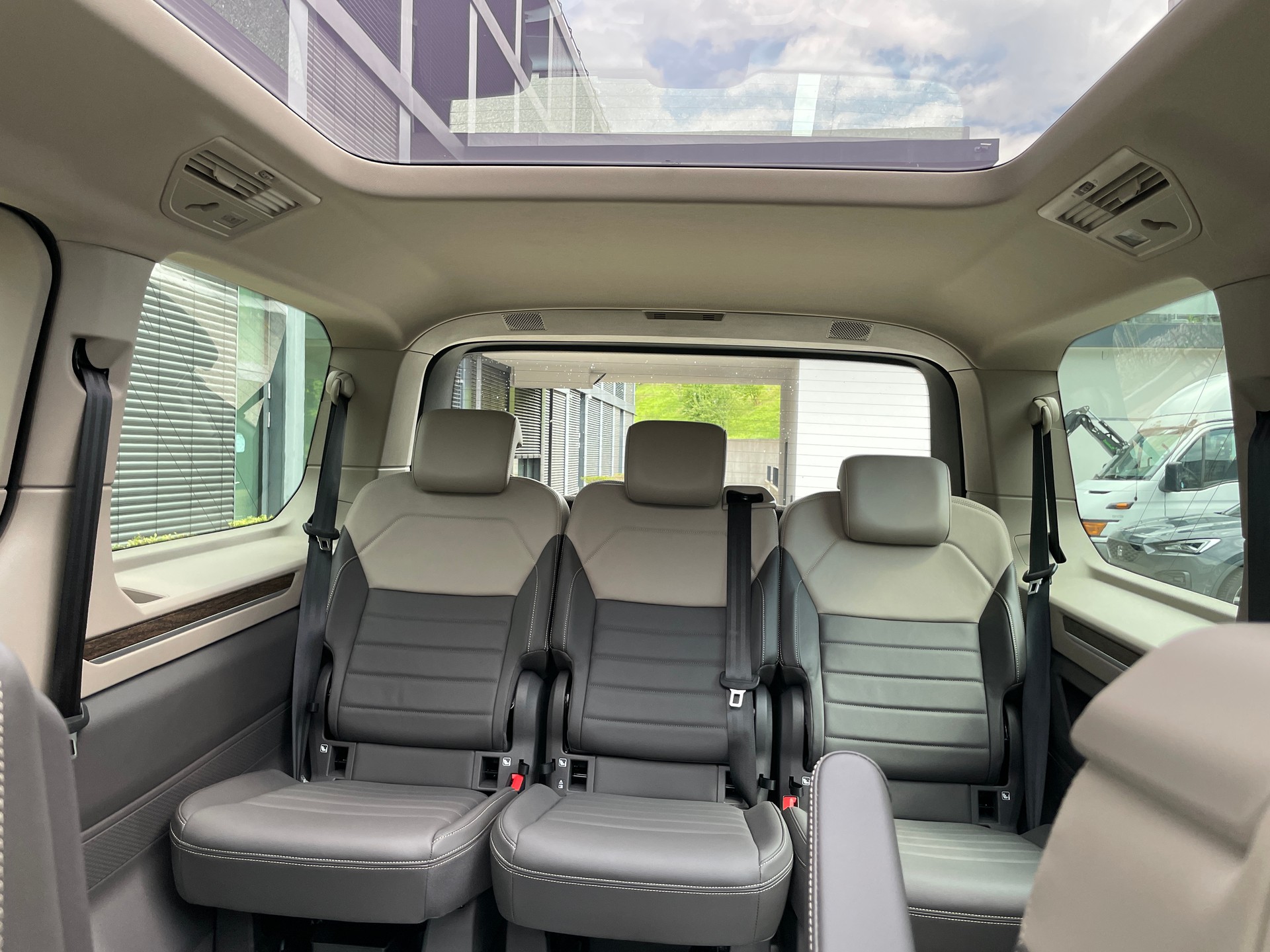 VW Multivan 1.5 eHybrid Style Lang DSG 4Motion mit AHK-image-25