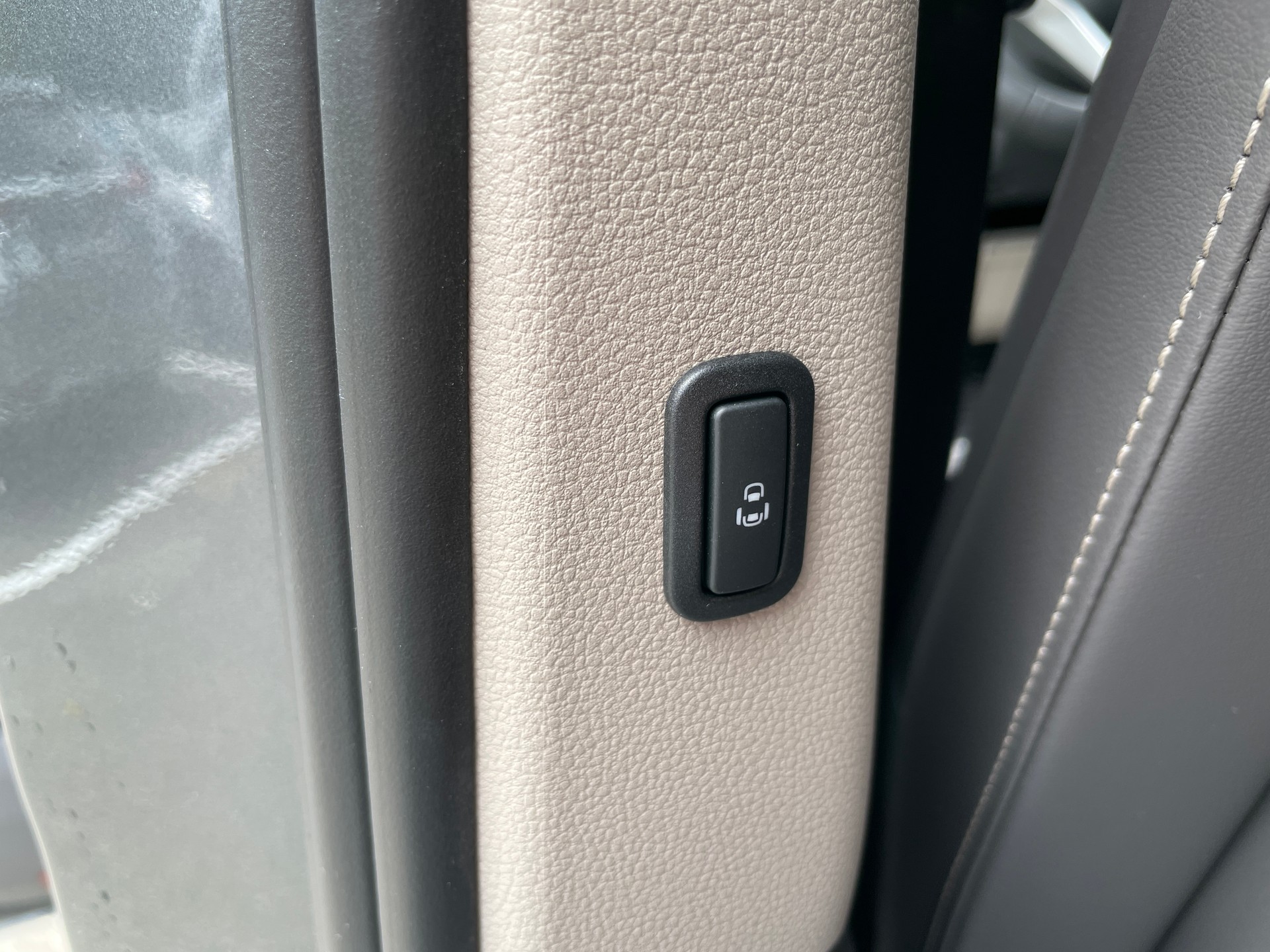 VW Multivan 1.5 eHybrid Style Lang DSG 4Motion mit AHK-image-21