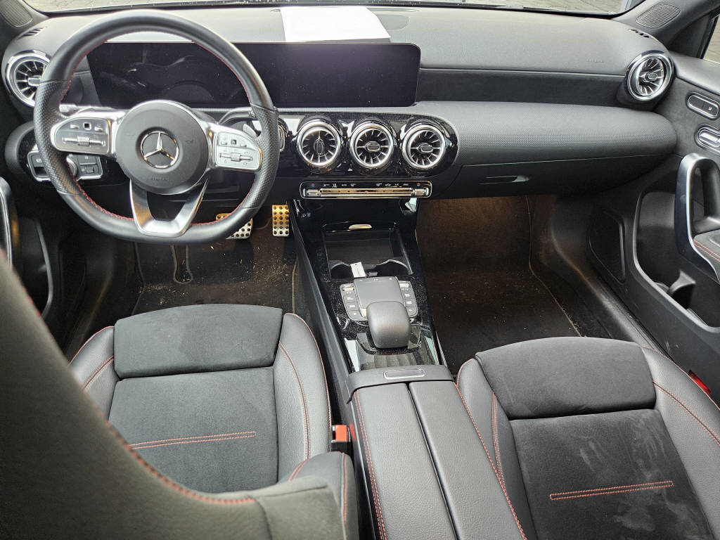 MERCEDES-BENZ A 200 4Matic AMG Line-image-4