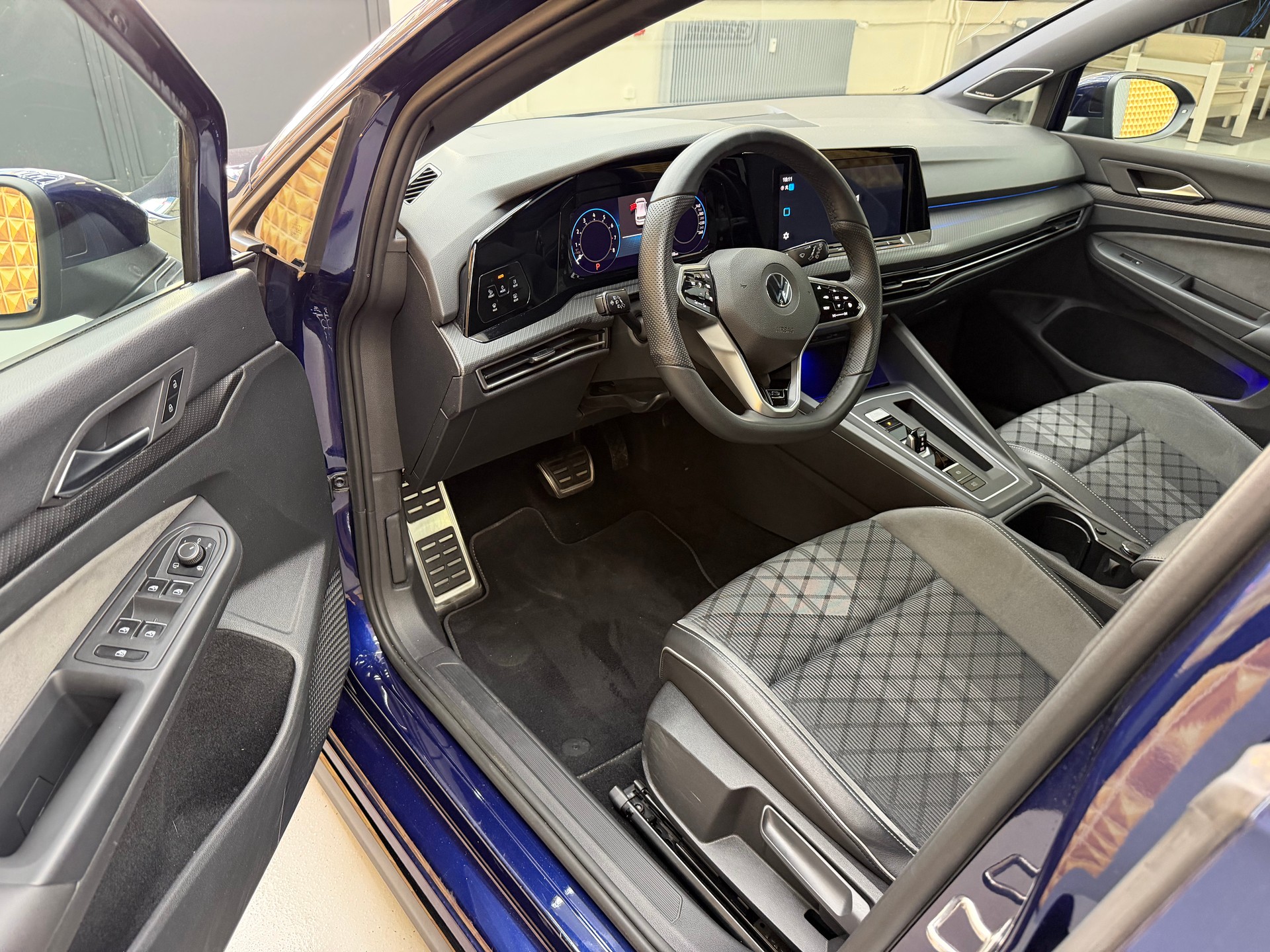 VW Golf 1.5 eTSI mHEV ACT R-Line DSG-image-7