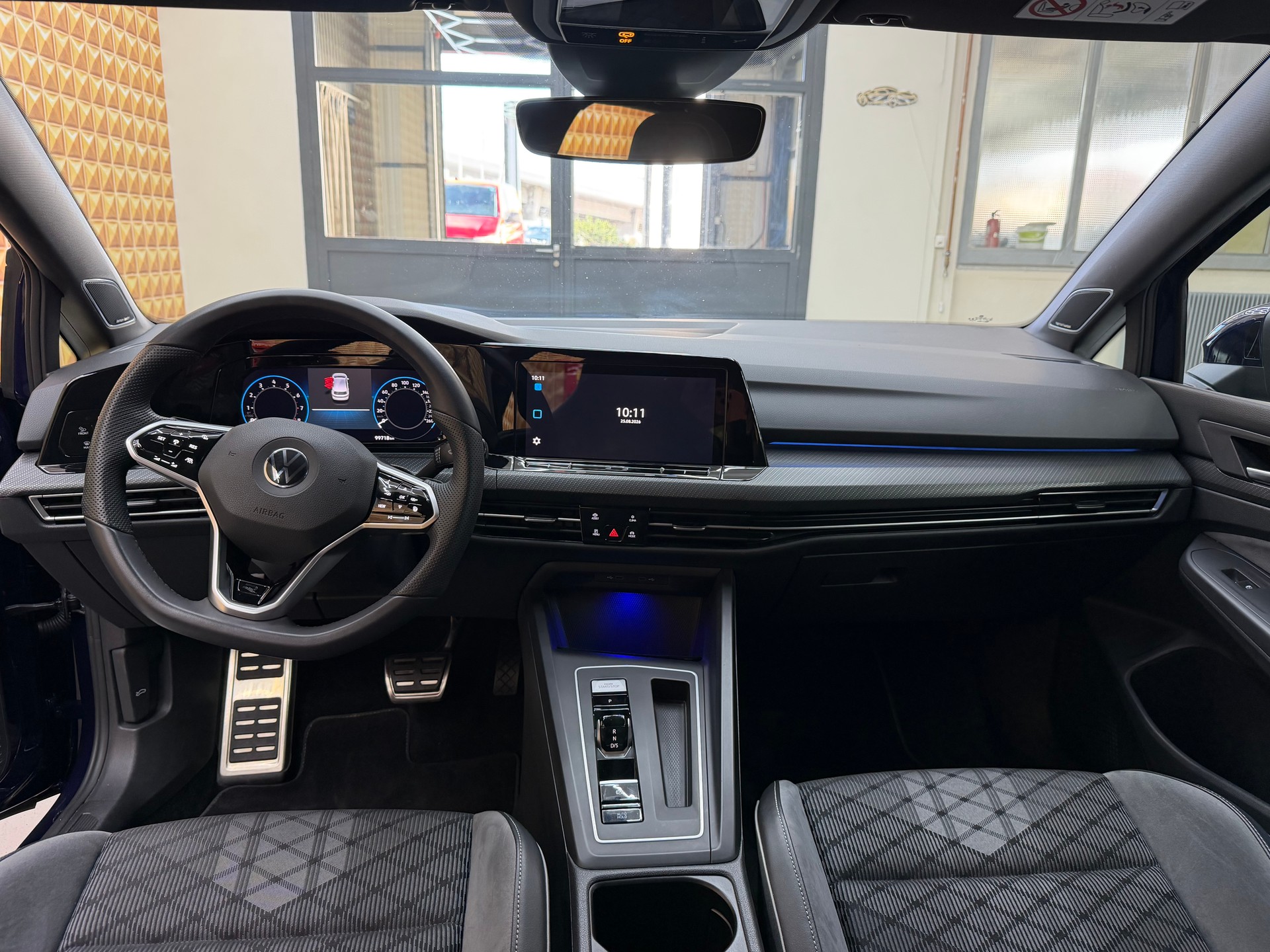VW Golf 1.5 eTSI mHEV ACT R-Line DSG-image-9