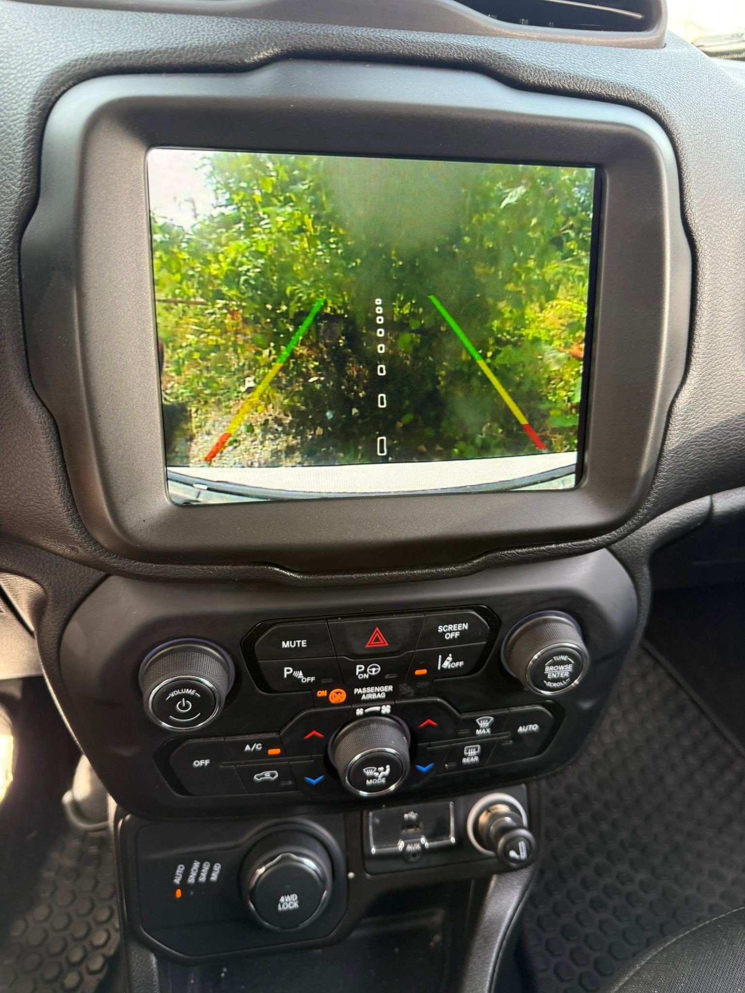 JEEP Renegade 1.3 Turbo Limited AWD-image-12