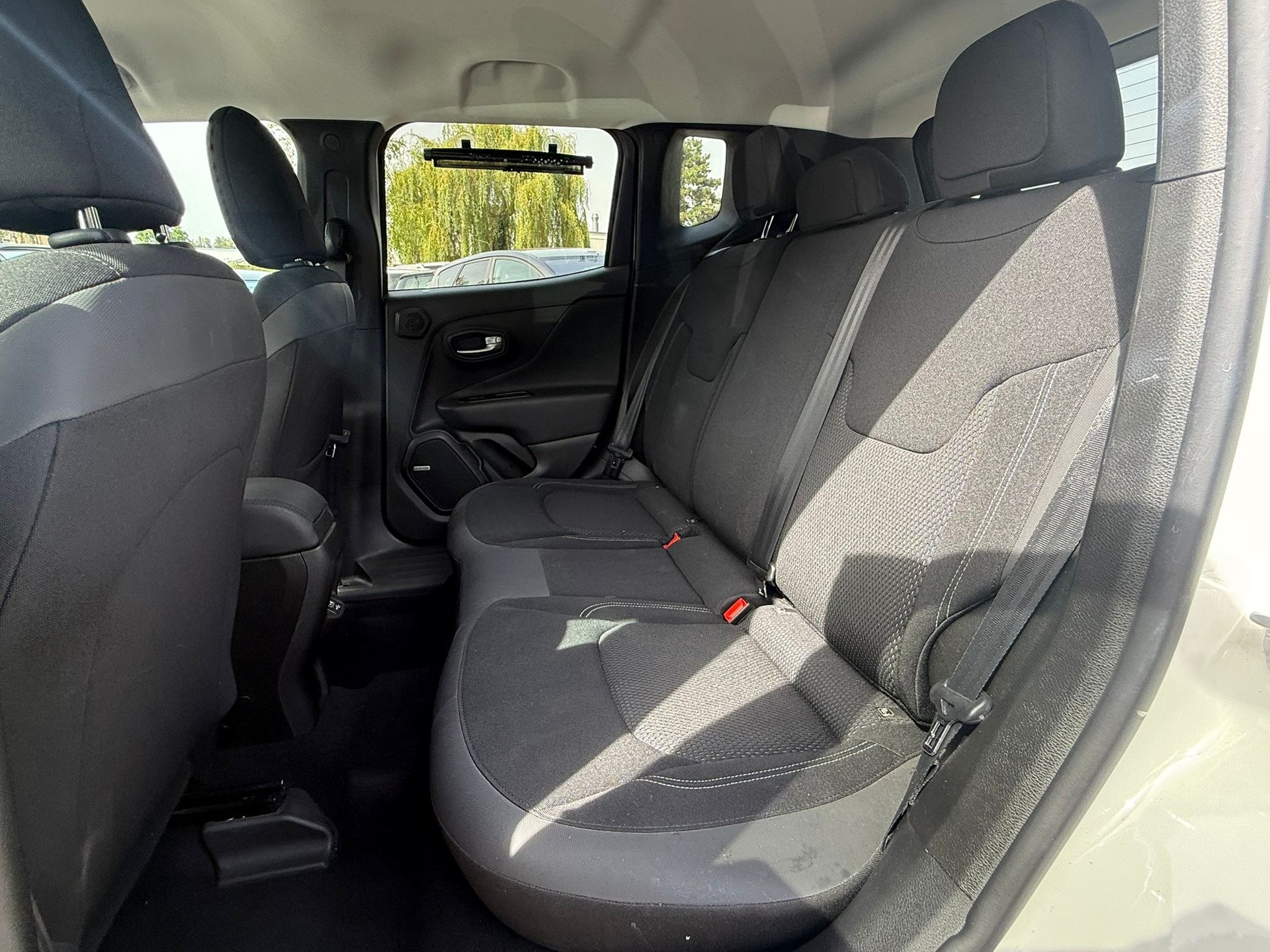 JEEP Renegade 1.3 Turbo Limited AWD-image-8