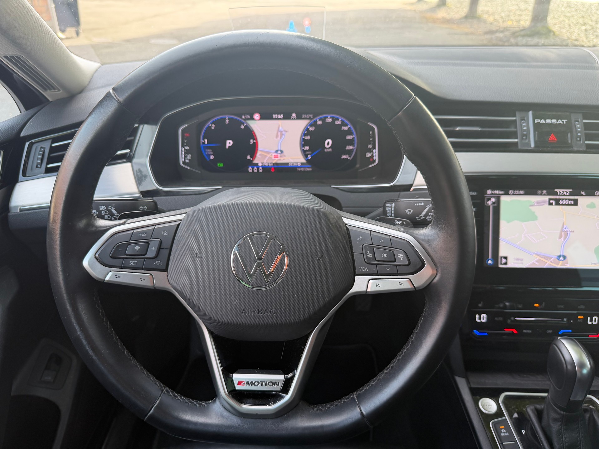VW Passat 2.0 TDI BMT Elegance 4Motion DSG-image-9