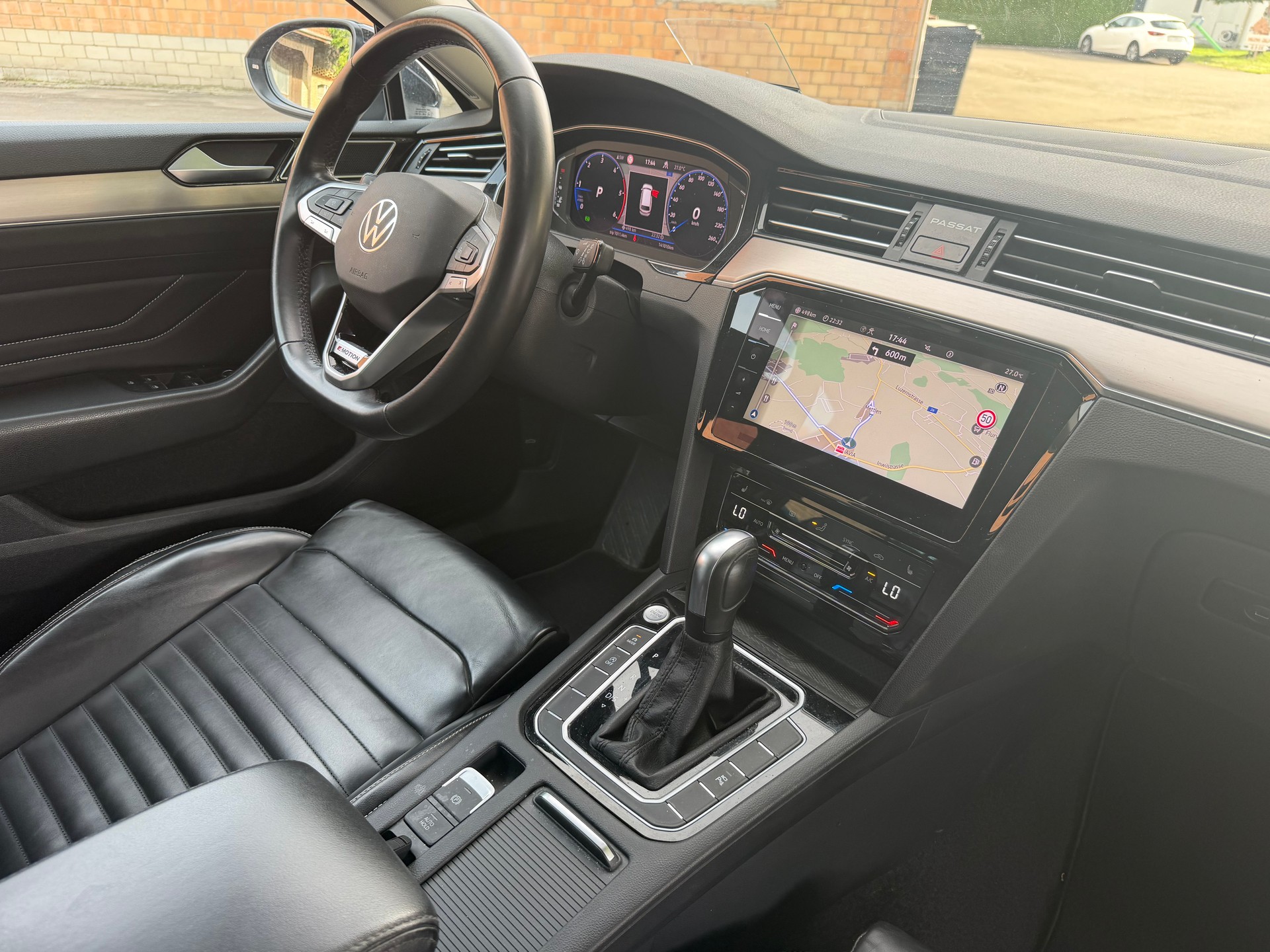 VW Passat 2.0 TDI BMT Elegance 4Motion DSG-image-15