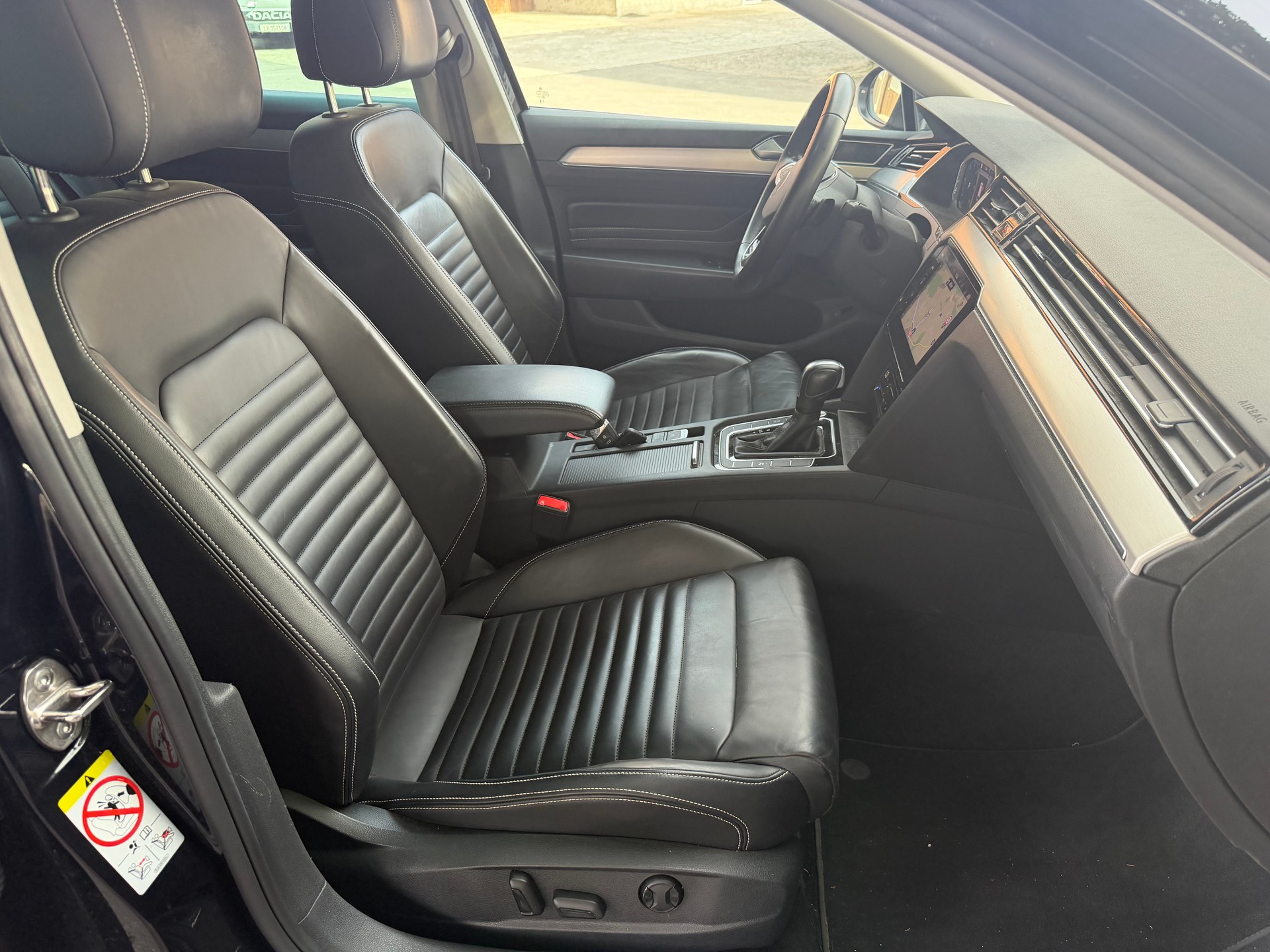 VW Passat 2.0 TDI BMT Elegance 4Motion DSG-image-14