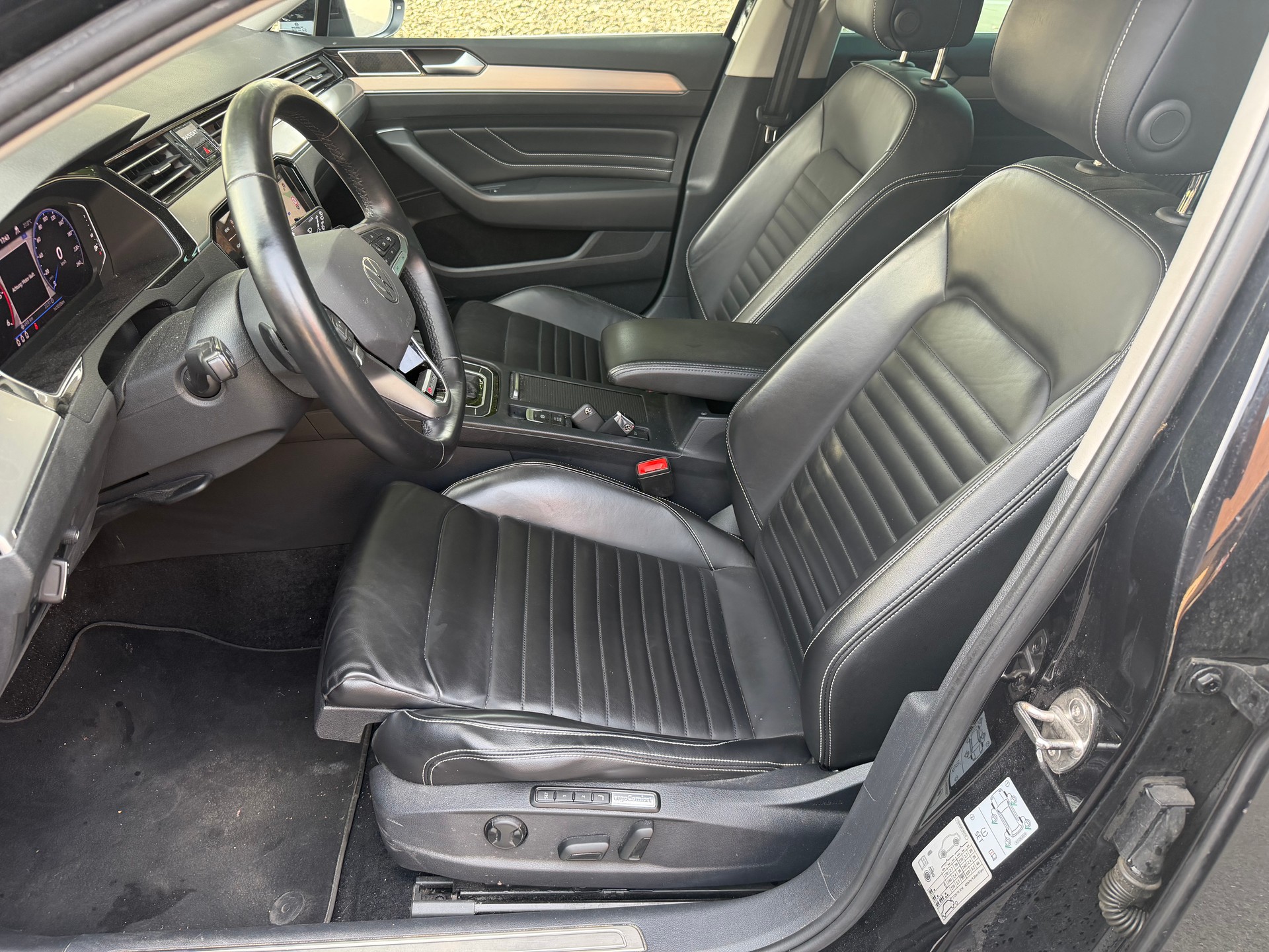 VW Passat 2.0 TDI BMT Elegance 4Motion DSG-image-10