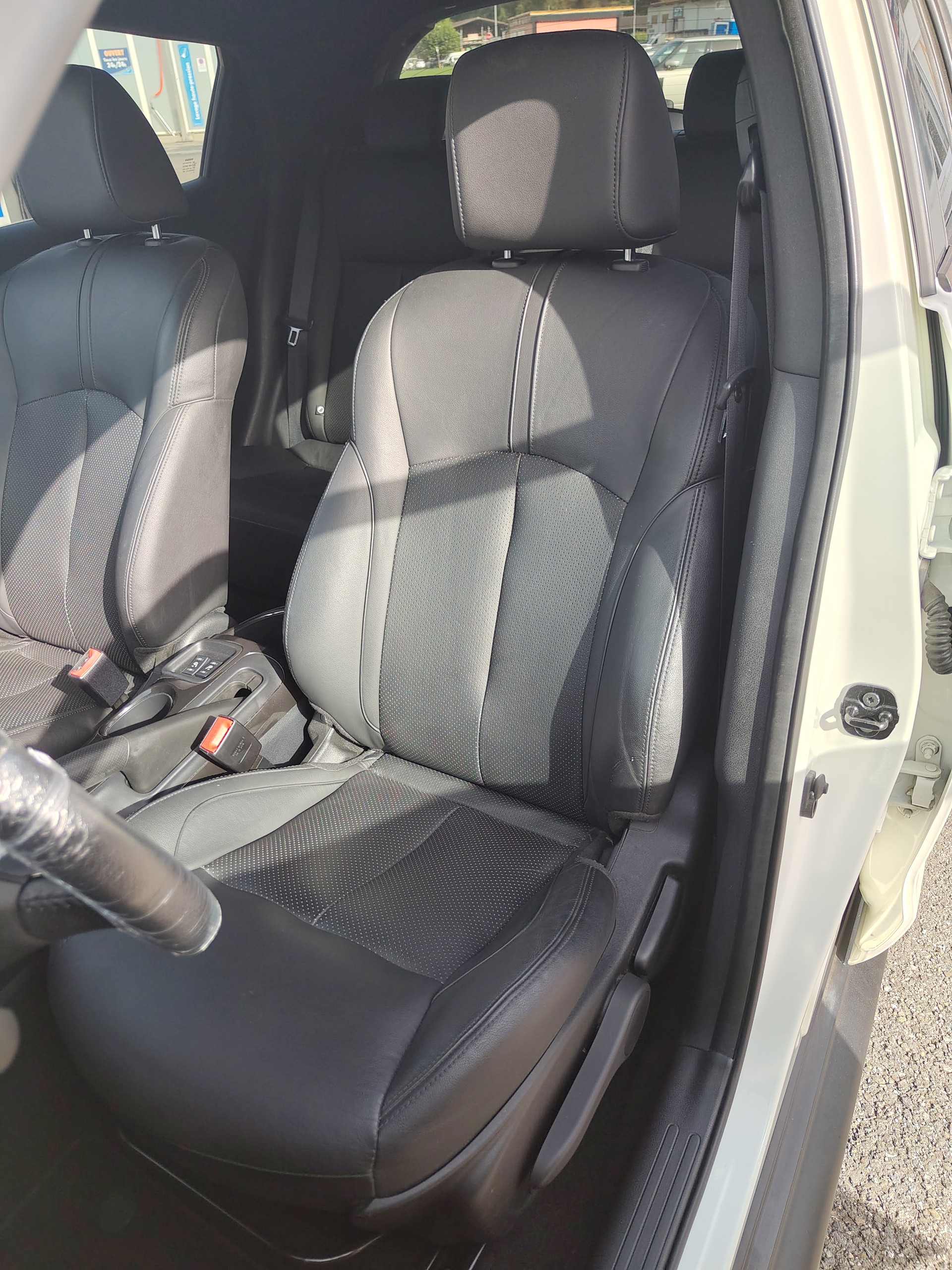 NISSAN Juke 1.6 DIG-T Swiss Edition 4x4 Xtronic M-CVT-image-5