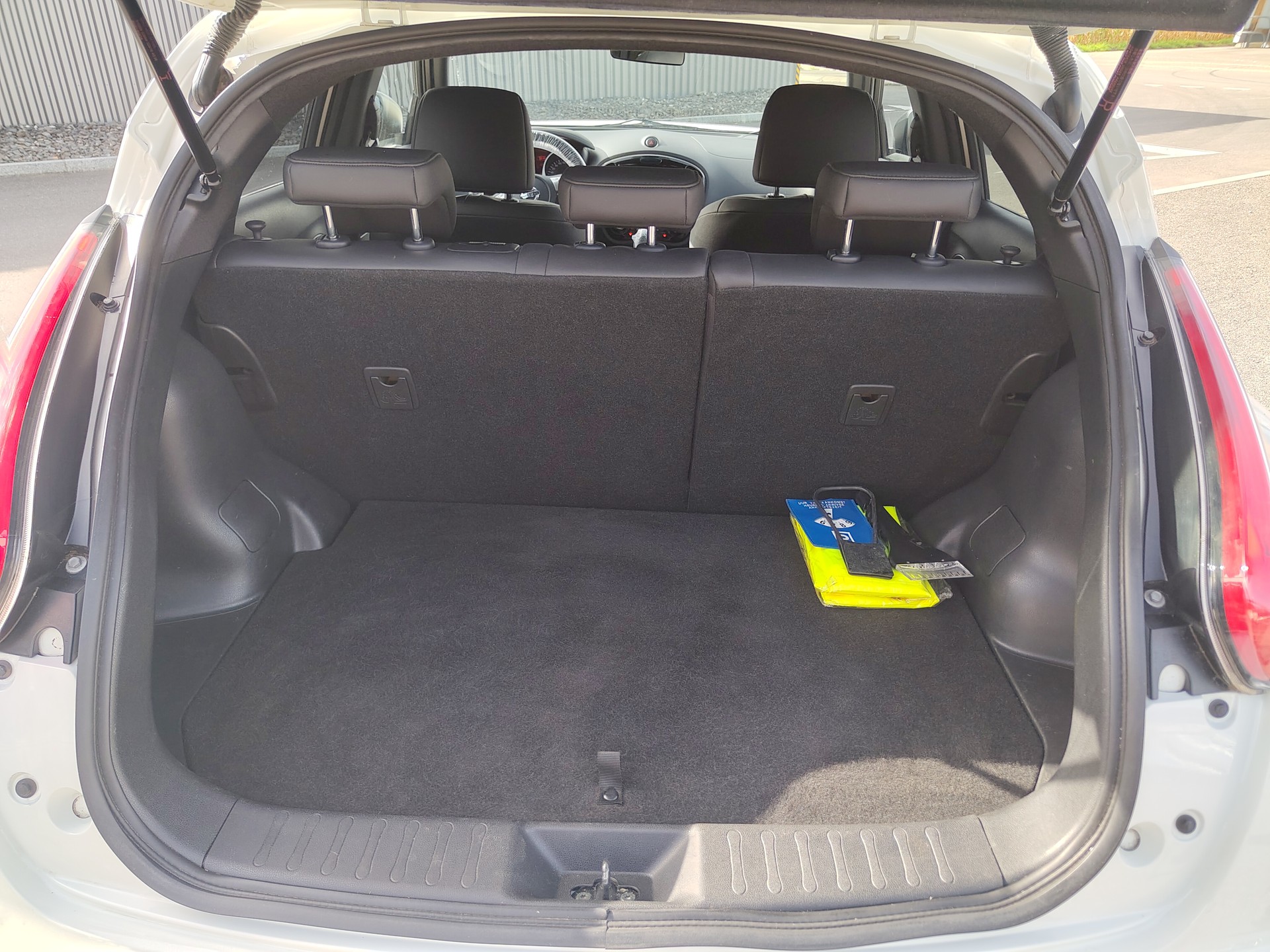NISSAN Juke 1.6 DIG-T Swiss Edition 4x4 Xtronic M-CVT-image-14