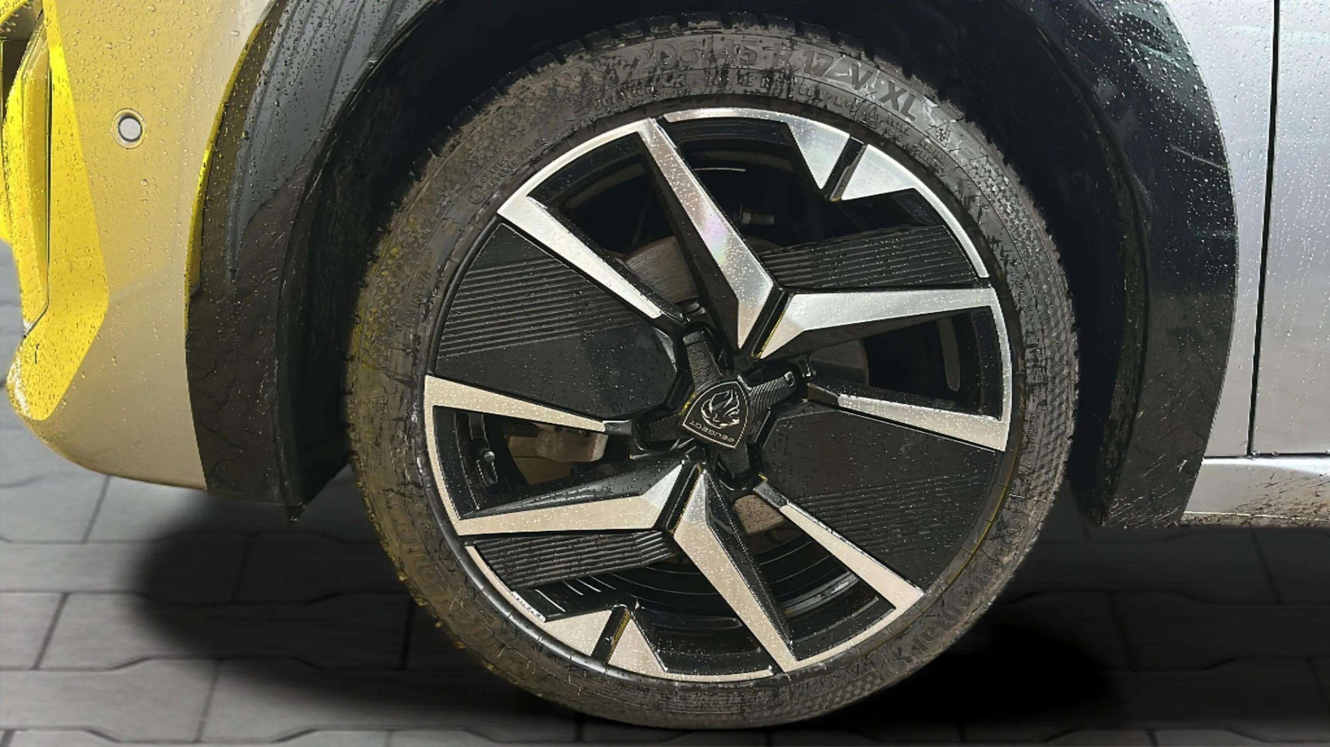 PEUGEOT 208 1.2 MHEV 145 GT-image-22