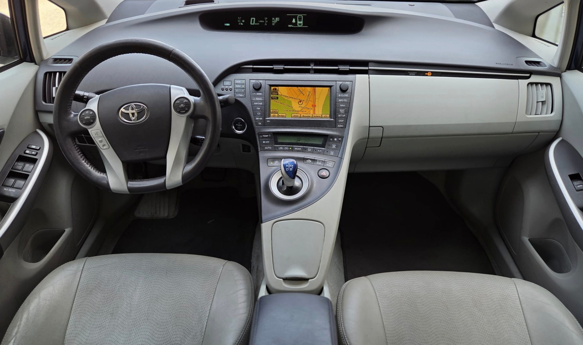 TOYOTA Prius 1.8 16V HSD Sol Premium-image-6
