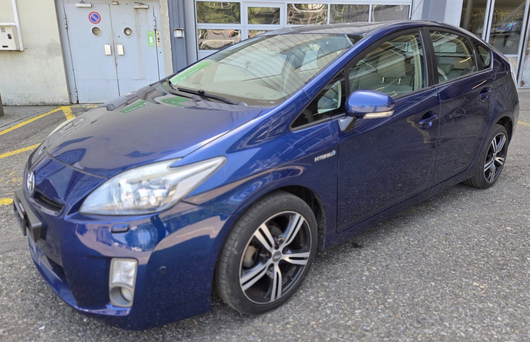 TOYOTA Prius 1.8 16V HSD Sol Premium-image-2