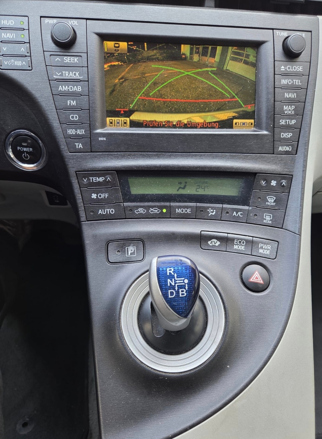 TOYOTA Prius 1.8 16V HSD Sol Premium-image-8