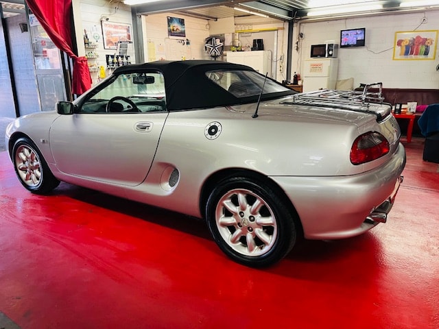 MG MGF 1.8i-image-9
