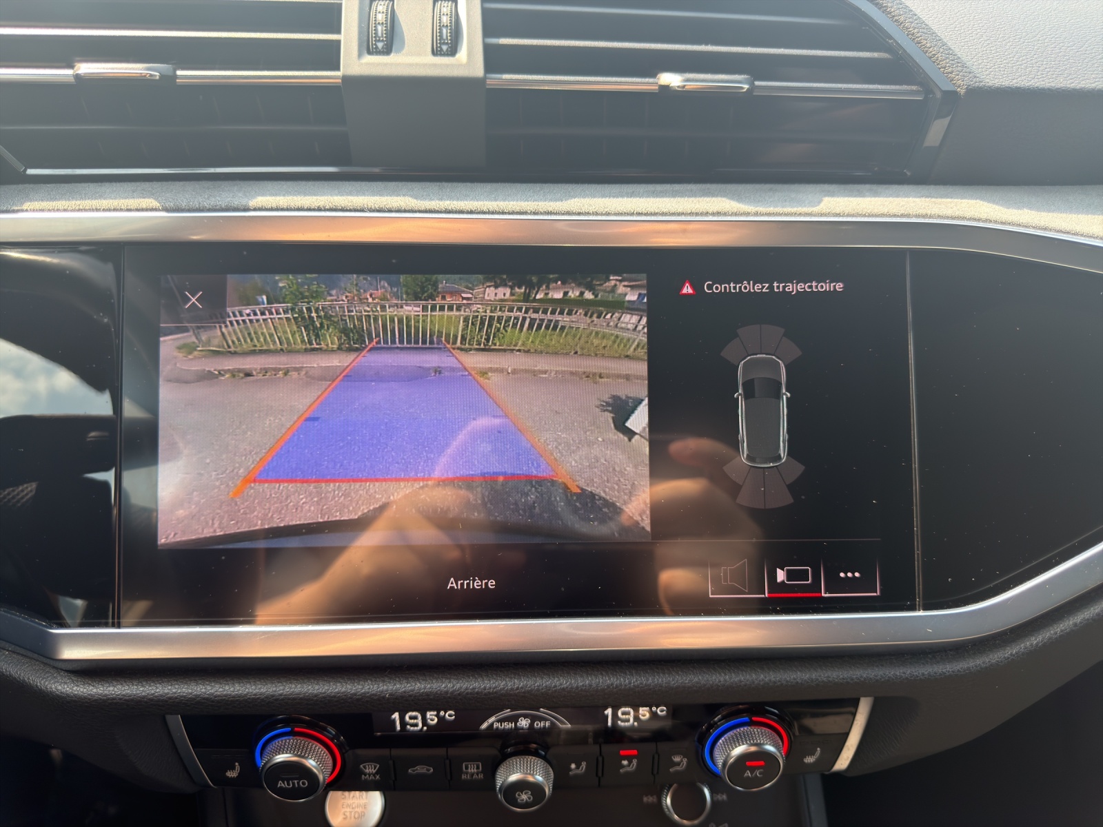 AUDI Q3 40 TFSI S line quattro S-tronic-image-15