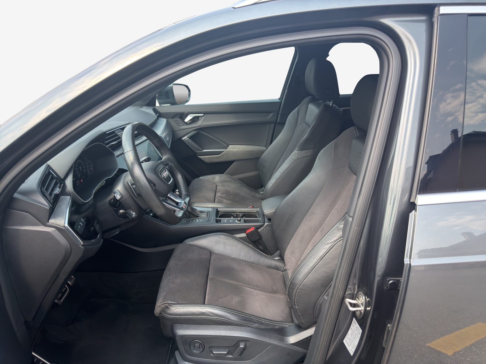 AUDI Q3 40 TFSI S line quattro S-tronic-image-7