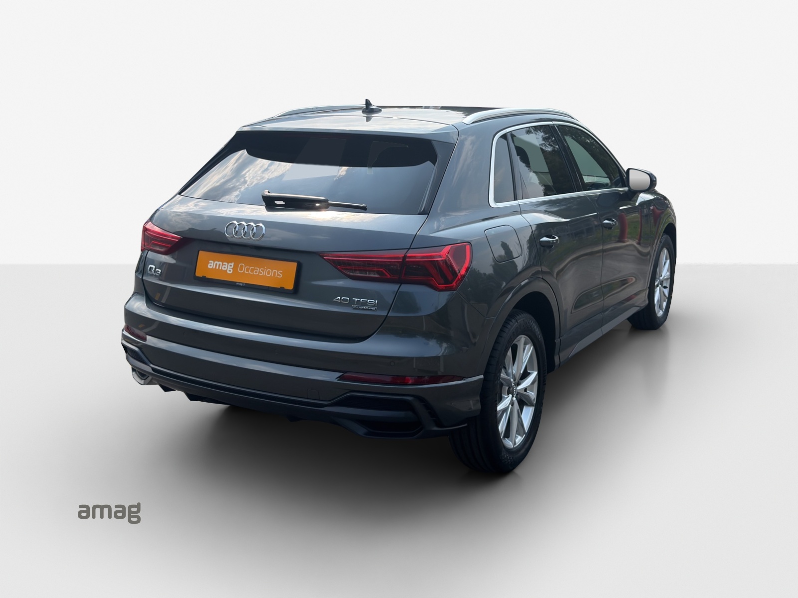 AUDI Q3 40 TFSI S line quattro S-tronic-image-4