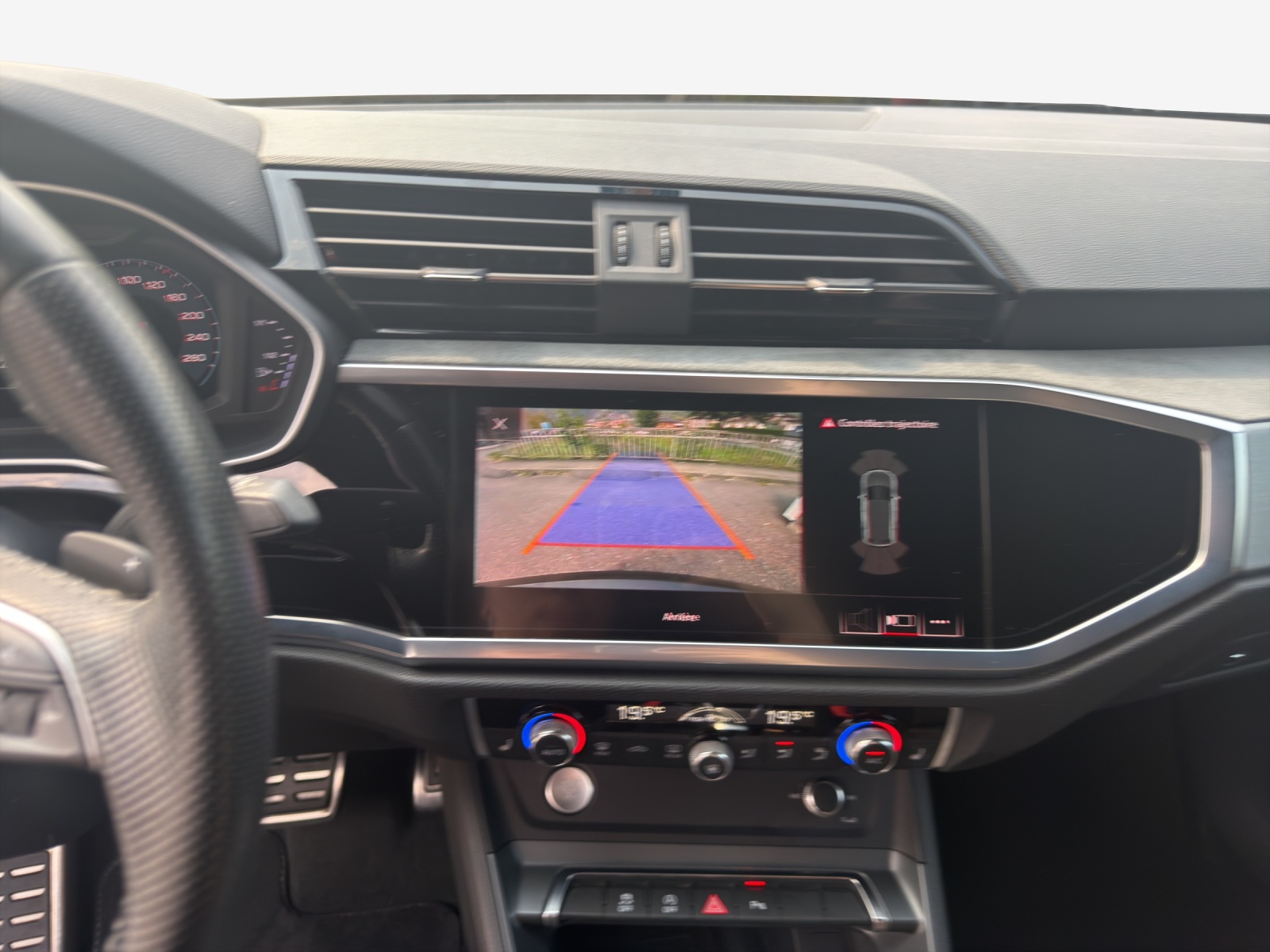 AUDI Q3 40 TFSI S line quattro S-tronic-image-10