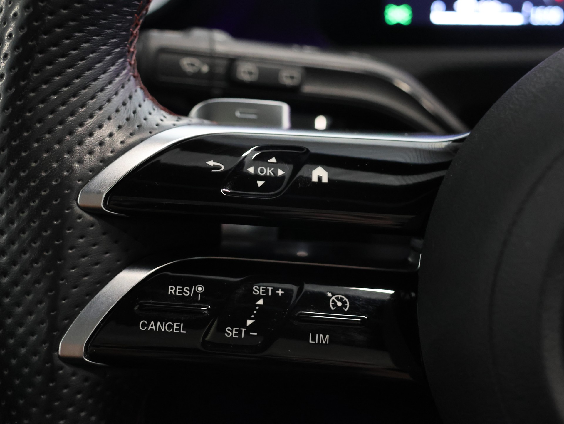 MERCEDES-BENZ A 180 7G-DCT *AMG-LINE EXTERIEUR*-image-17