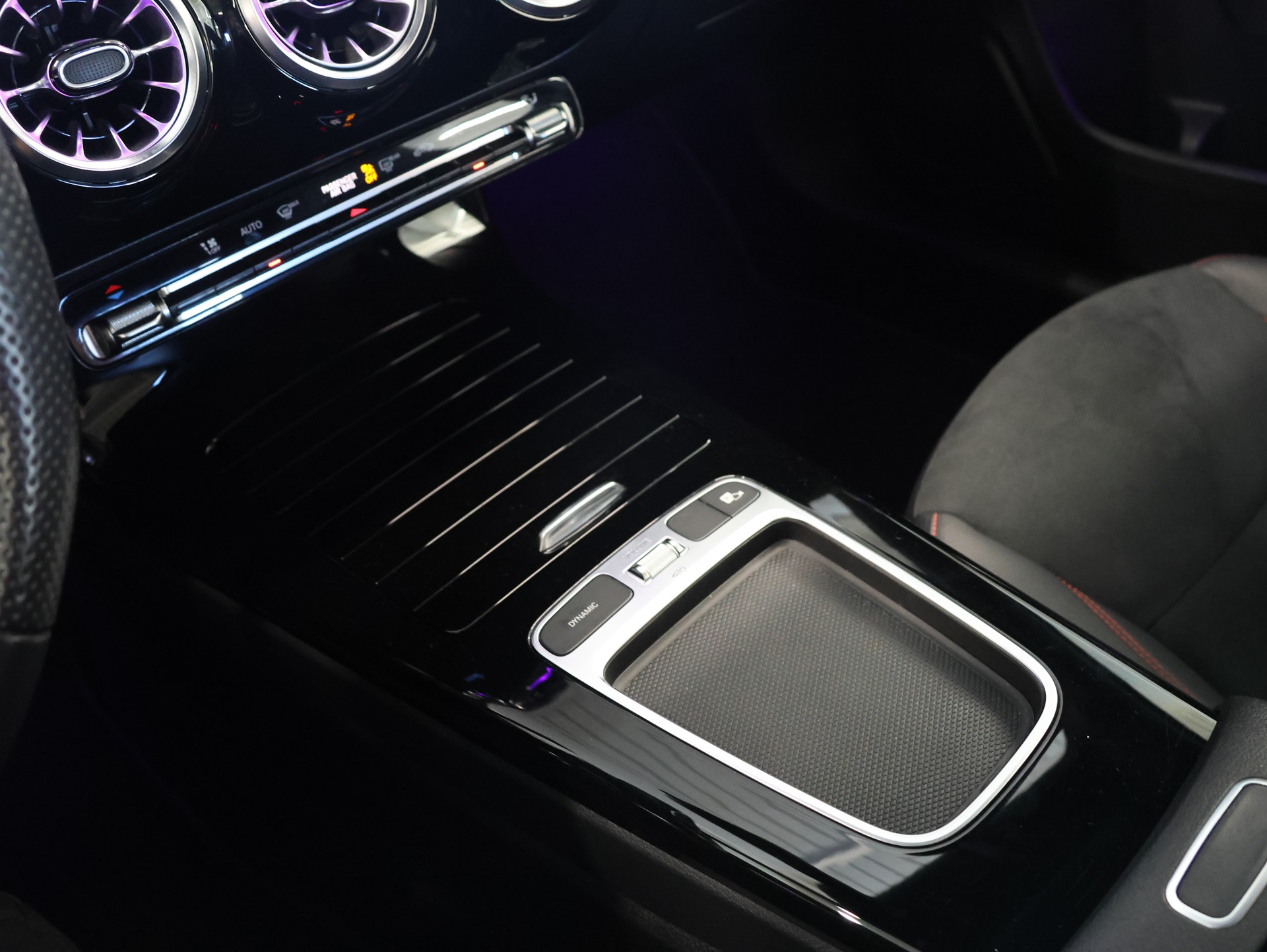 MERCEDES-BENZ A 180 7G-DCT *AMG-LINE EXTERIEUR*-image-23