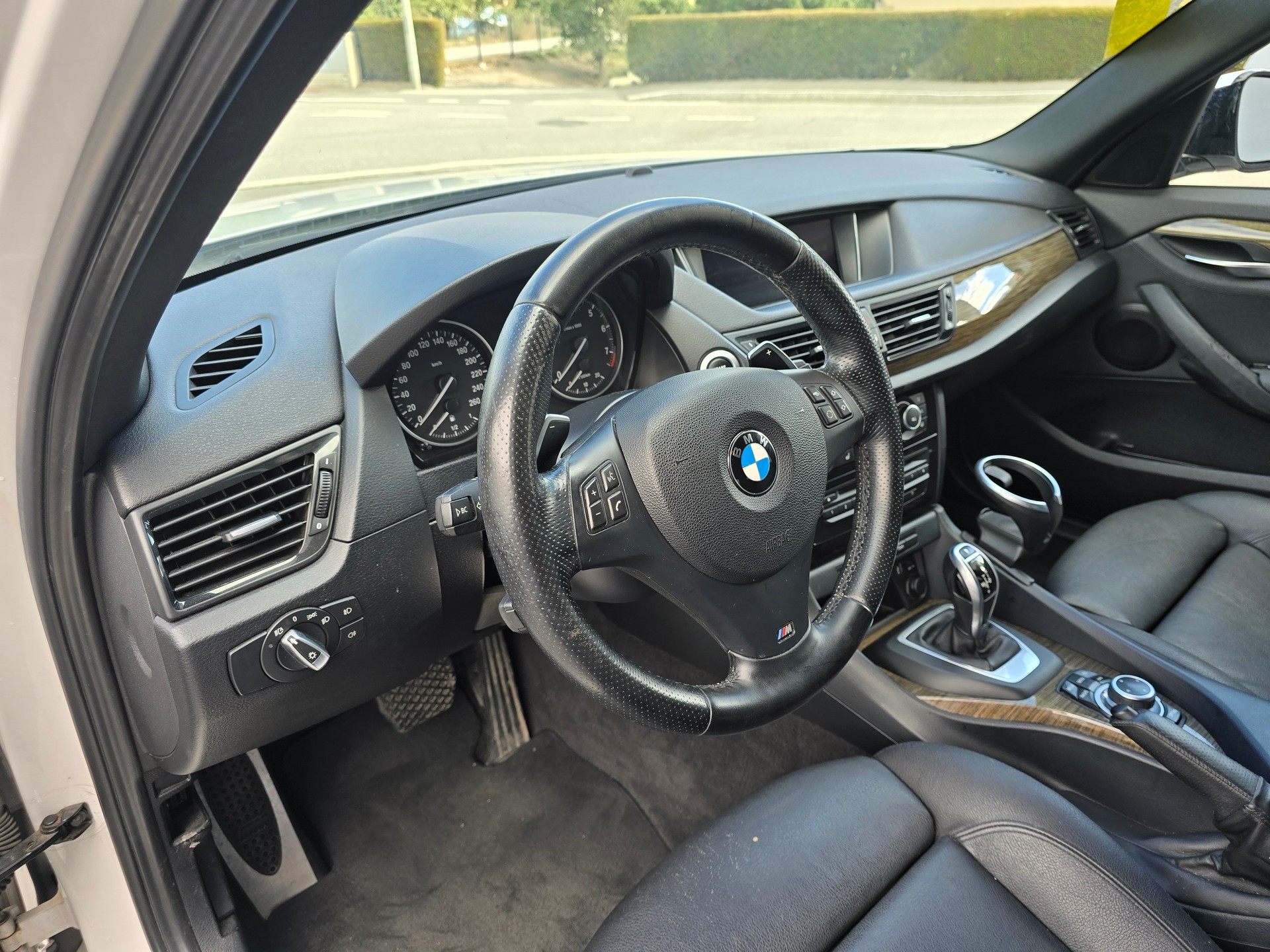 BMW X1 xDrive 28i M-Sport Steptronic-image-11