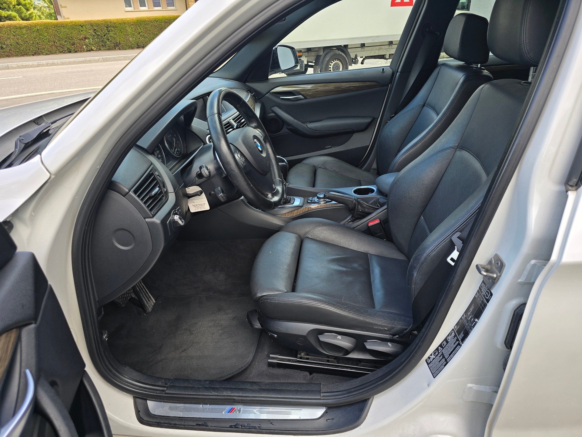 BMW X1 xDrive 28i M-Sport Steptronic-image-10