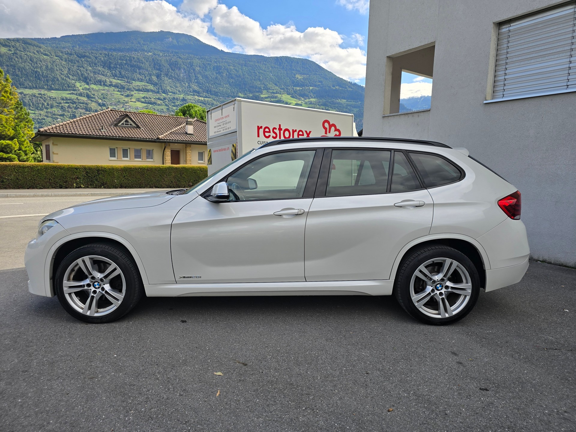 BMW X1 xDrive 28i M-Sport Steptronic-image-2