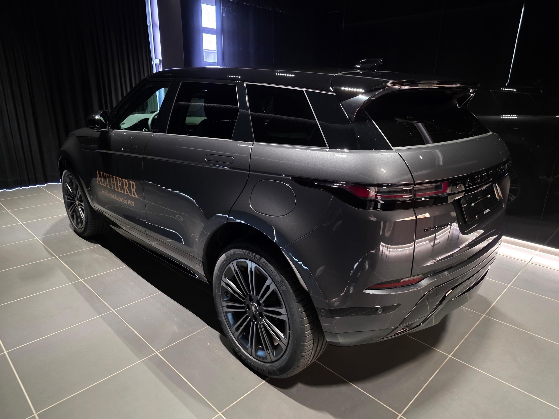 LAND ROVER Range Rover Evoque 1.5 T 270e Hoxton Edition-image-1