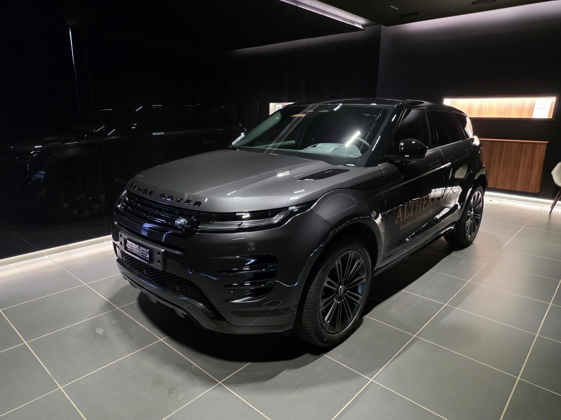 LAND ROVER Range Rover Evoque 1.5 T 270e Hoxton Edition-image-0