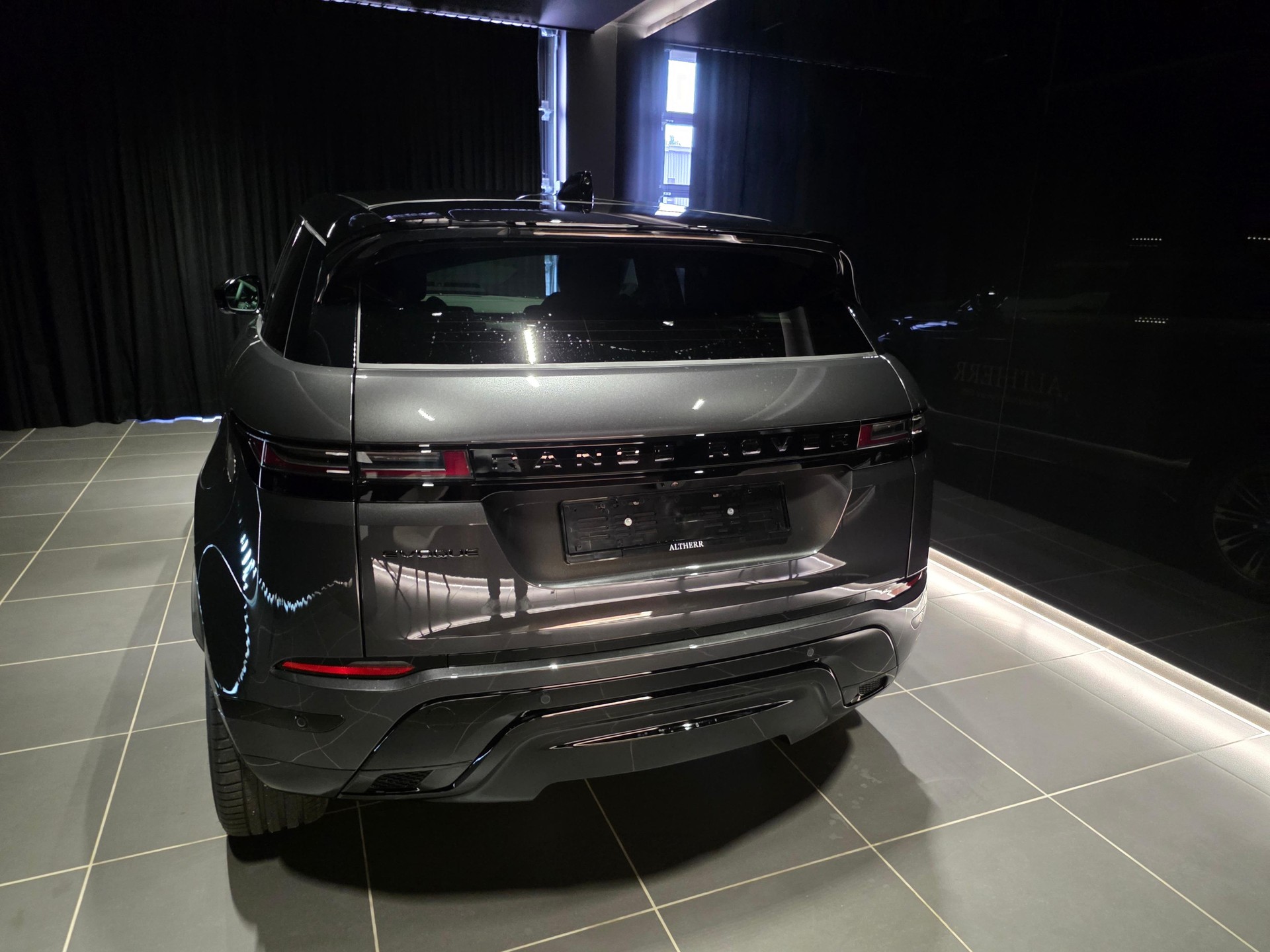 LAND ROVER Range Rover Evoque 1.5 T 270e Hoxton Edition-image-2
