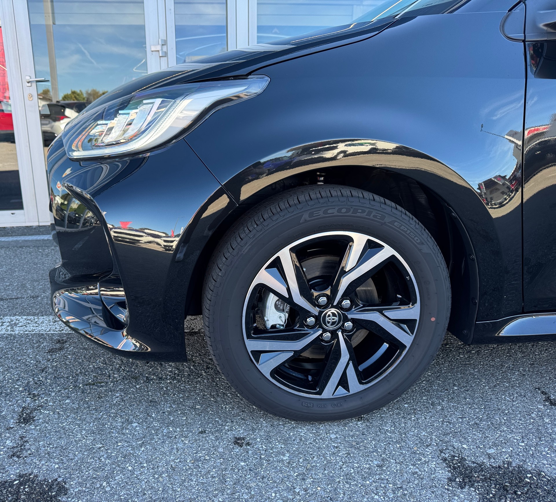 TOYOTA Yaris 1.5 Trend e-CVT-image-4