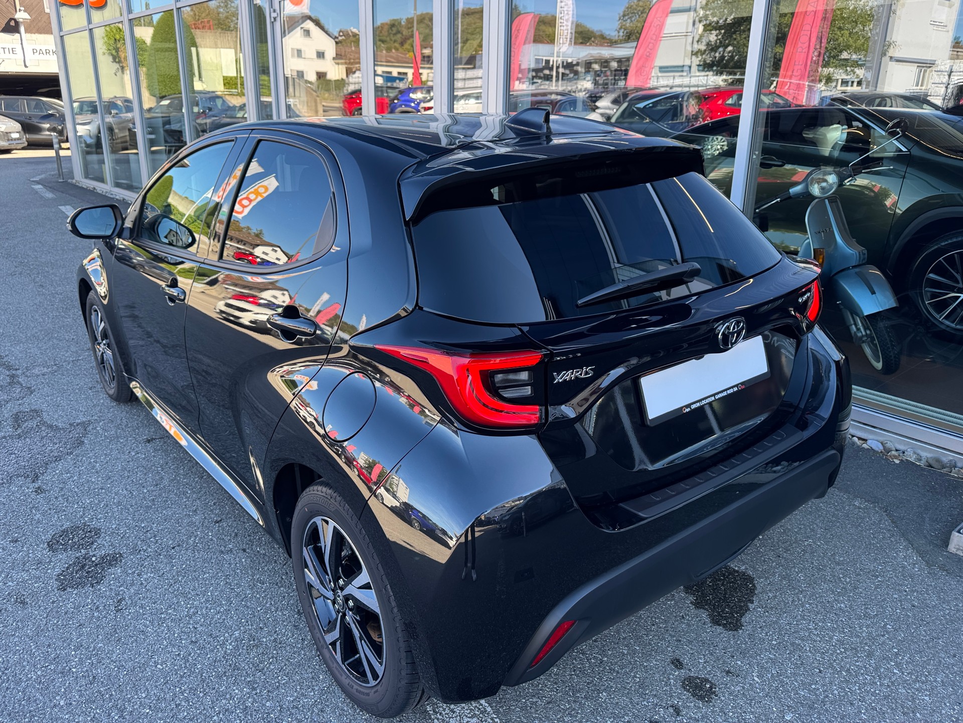 TOYOTA Yaris 1.5 Trend e-CVT-image-5