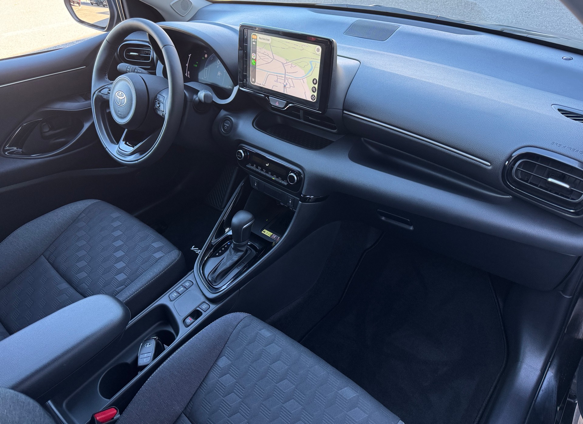 TOYOTA Yaris 1.5 Trend e-CVT-image-9