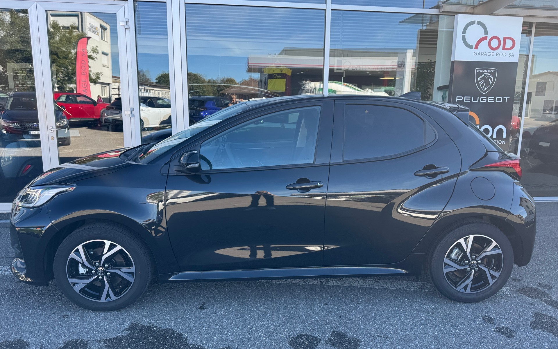 TOYOTA Yaris 1.5 Trend e-CVT-image-3