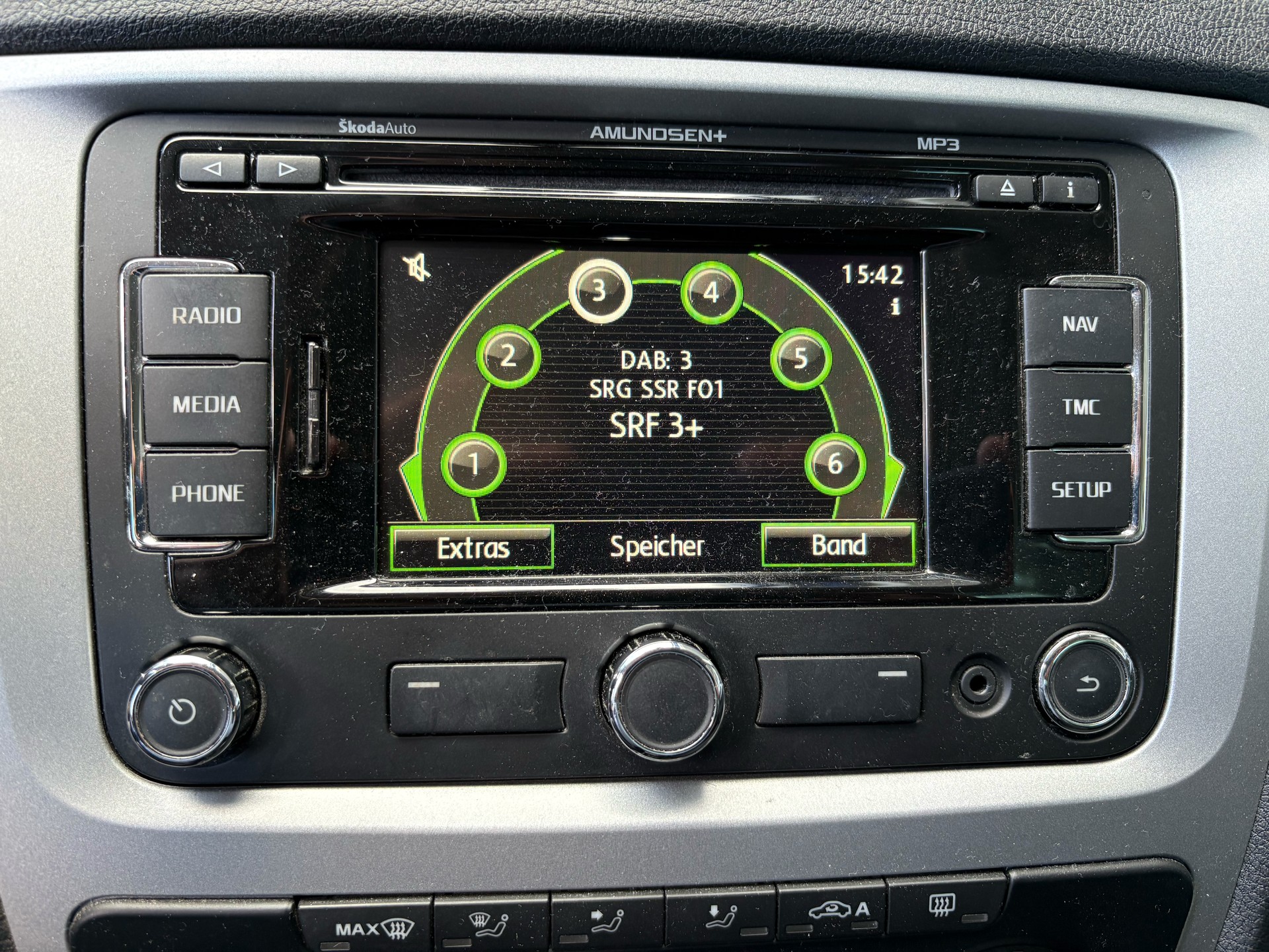 SKODA Octavia Combi 1.6 TDI Ambition-image-11