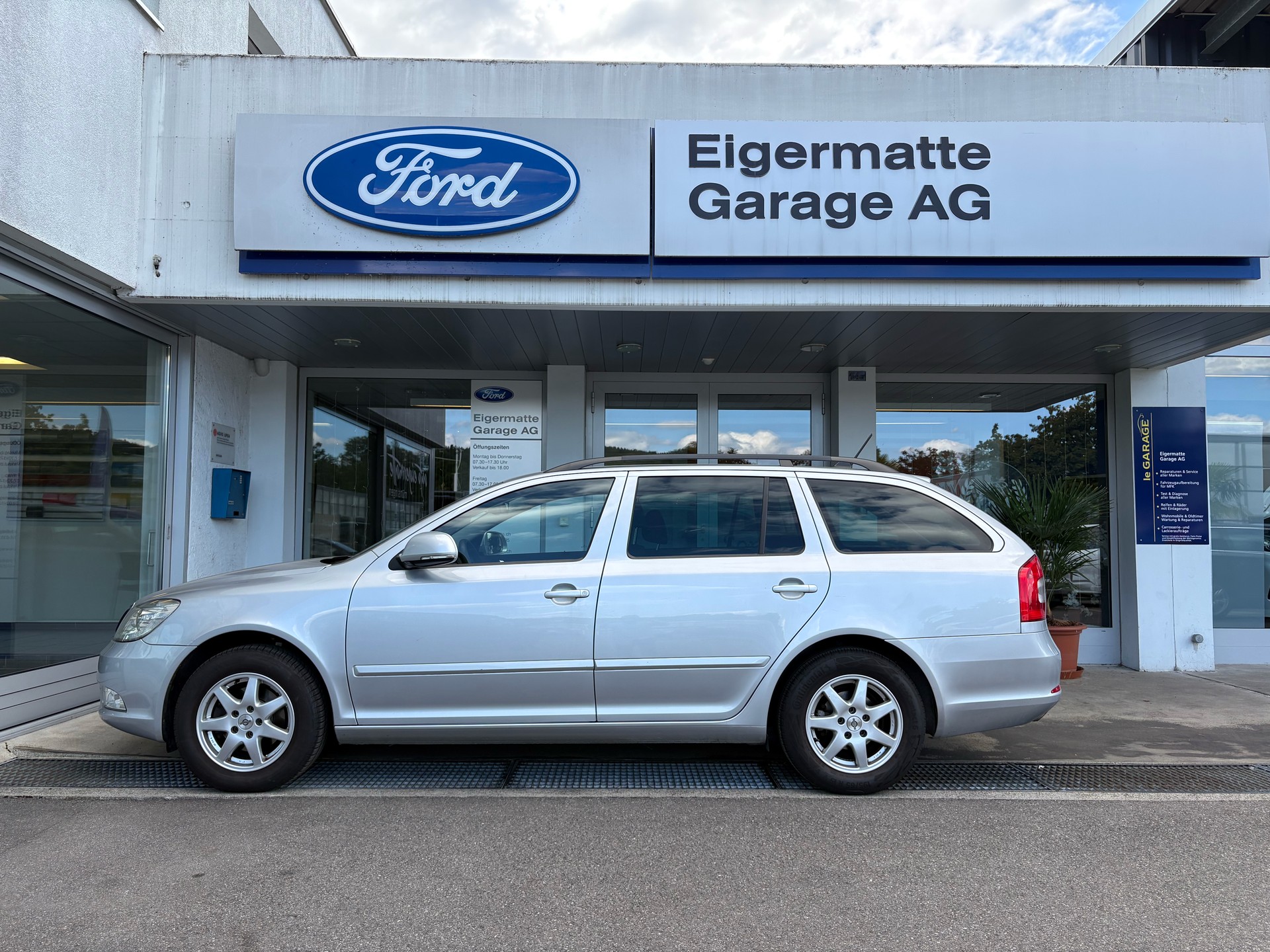 SKODA Octavia Combi 1.6 TDI Ambition-image-5