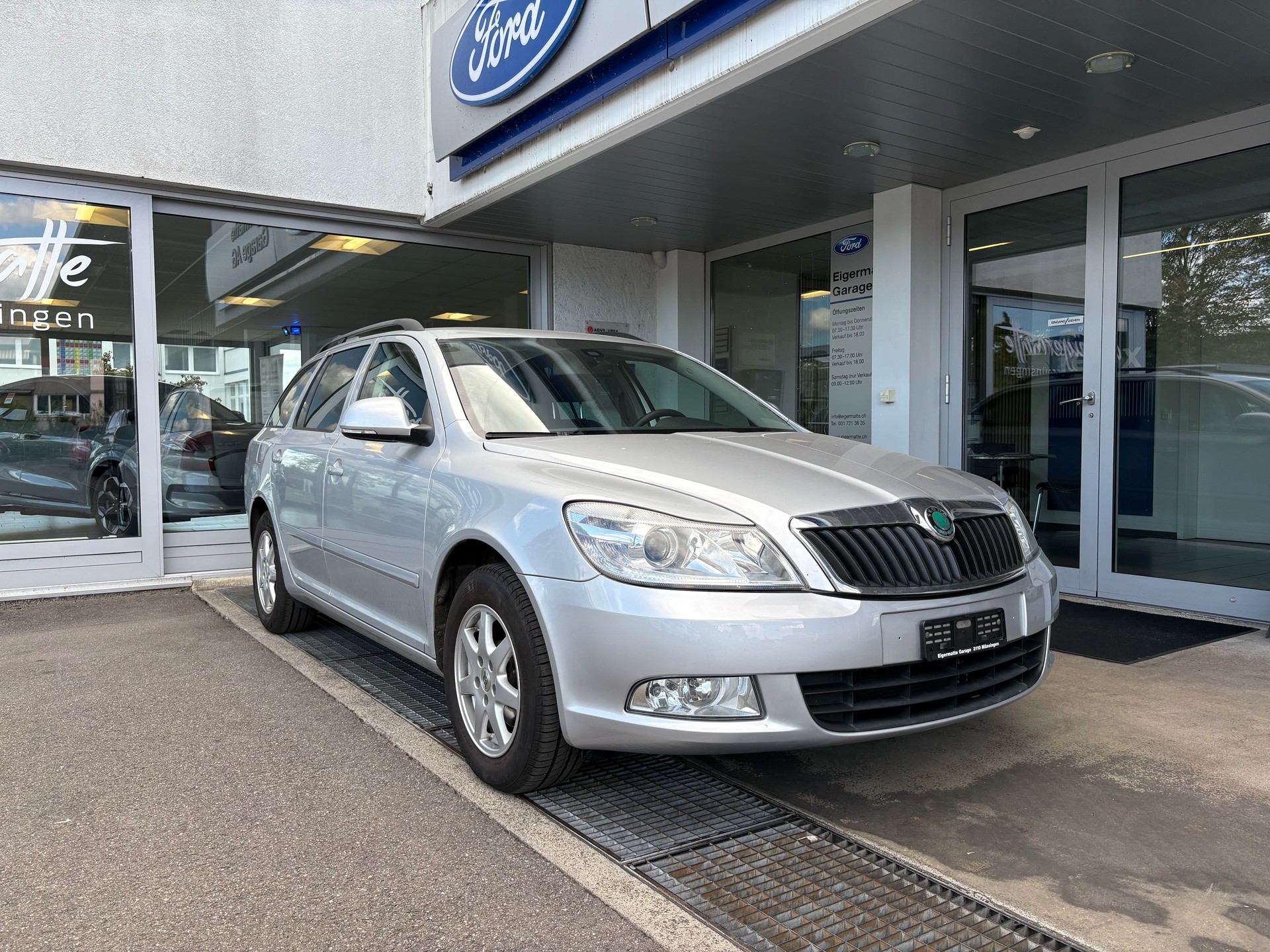 SKODA Octavia Combi 1.6 TDI Ambition-image-1