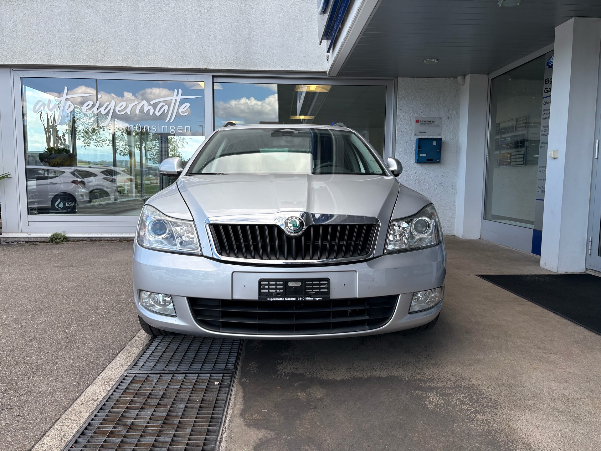SKODA Octavia Combi 1.6 TDI Ambition-image-2