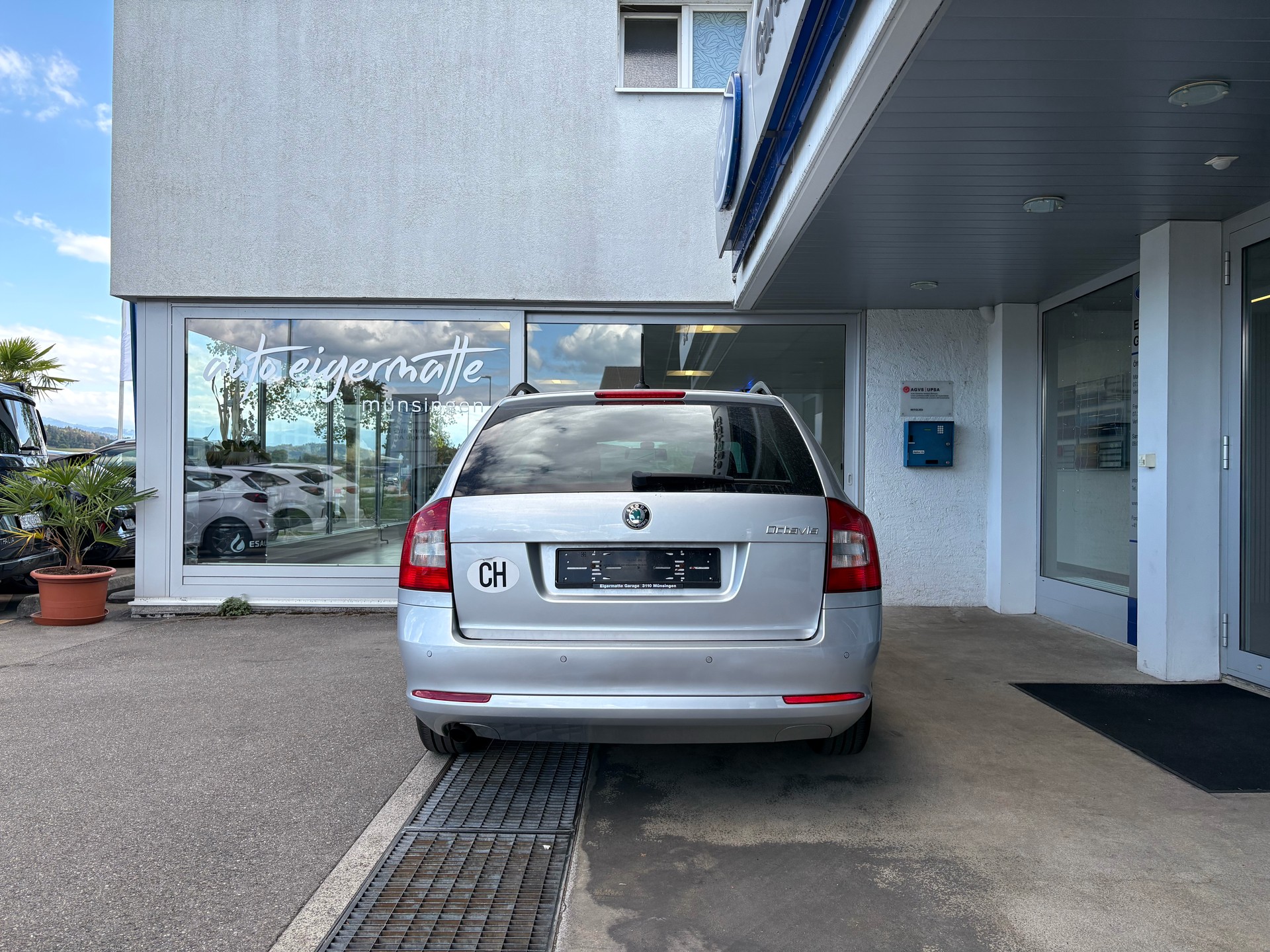 SKODA Octavia Combi 1.6 TDI Ambition-image-4