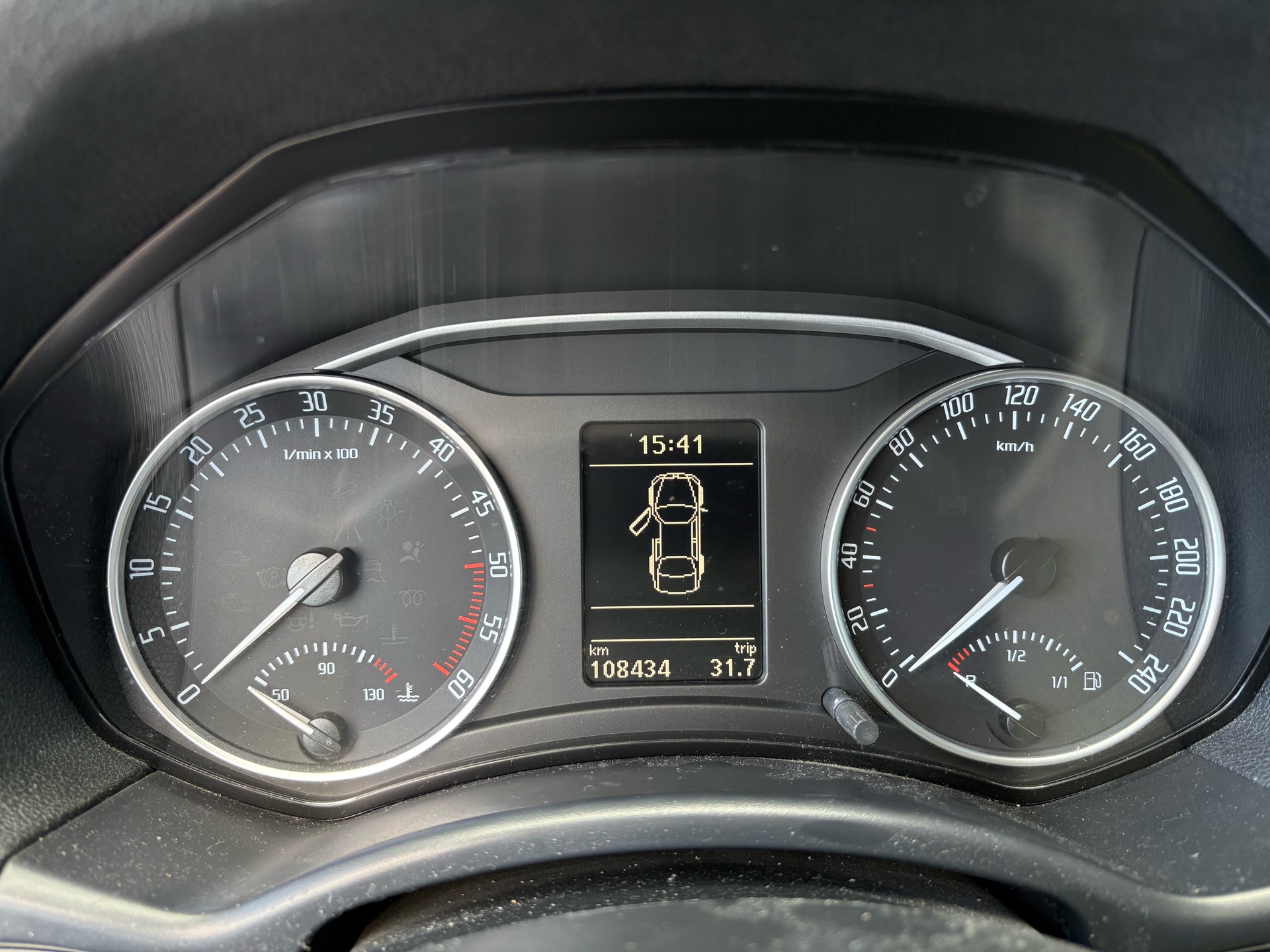 SKODA Octavia Combi 1.6 TDI Ambition-image-9