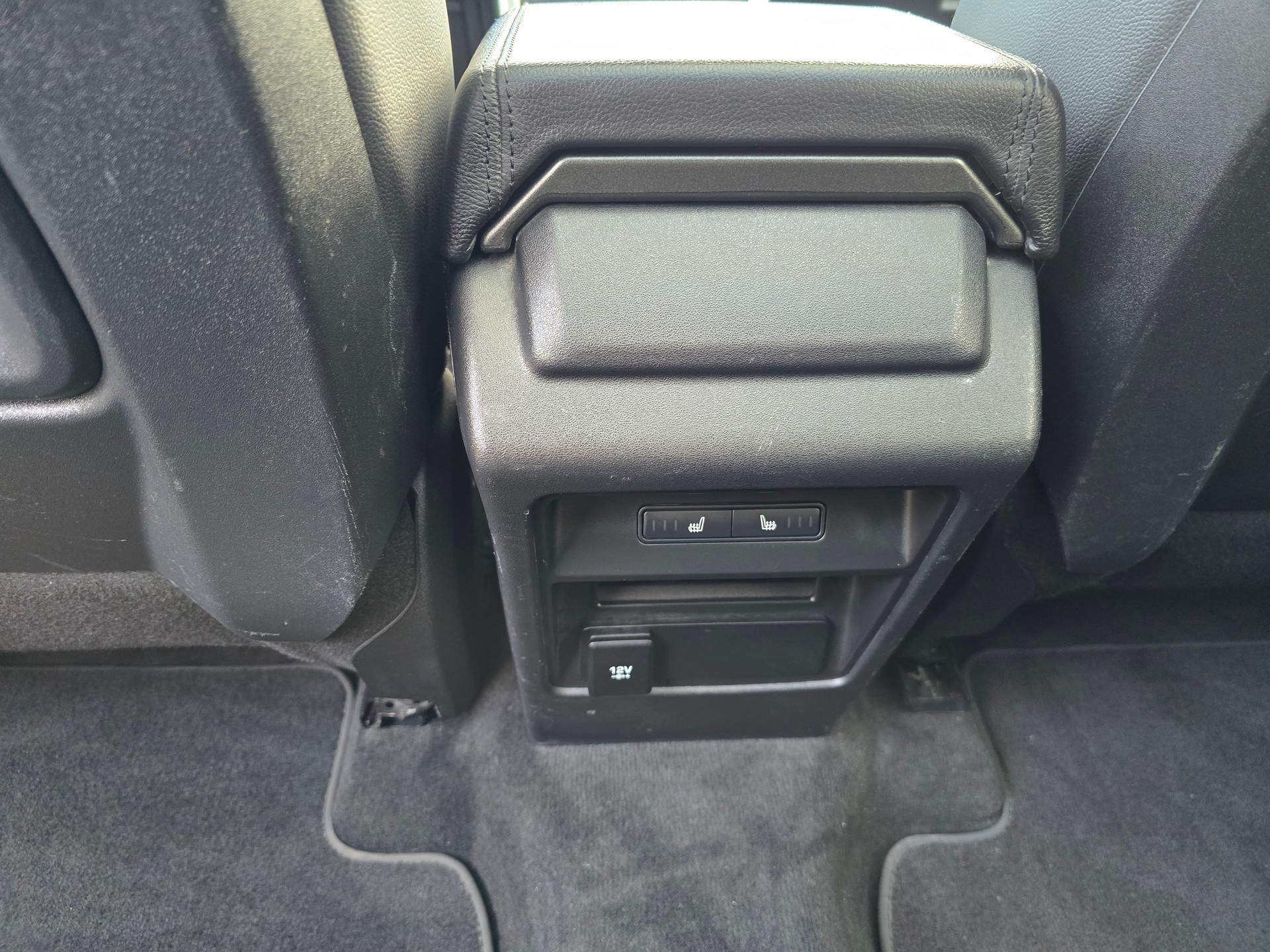 LAND ROVER Discovery Sport 2.0 Si4 SE AT9-image-16